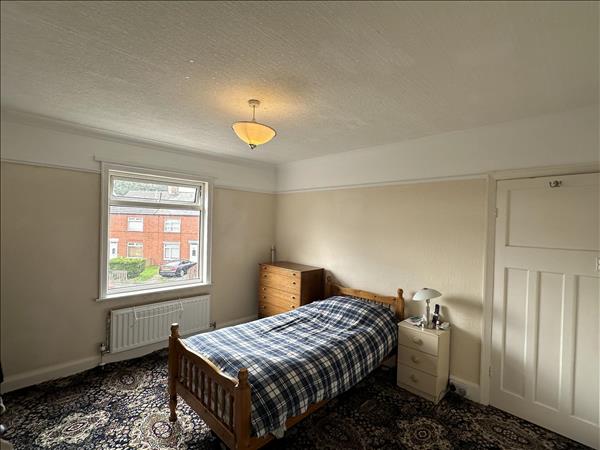 Queensway - Picture 13