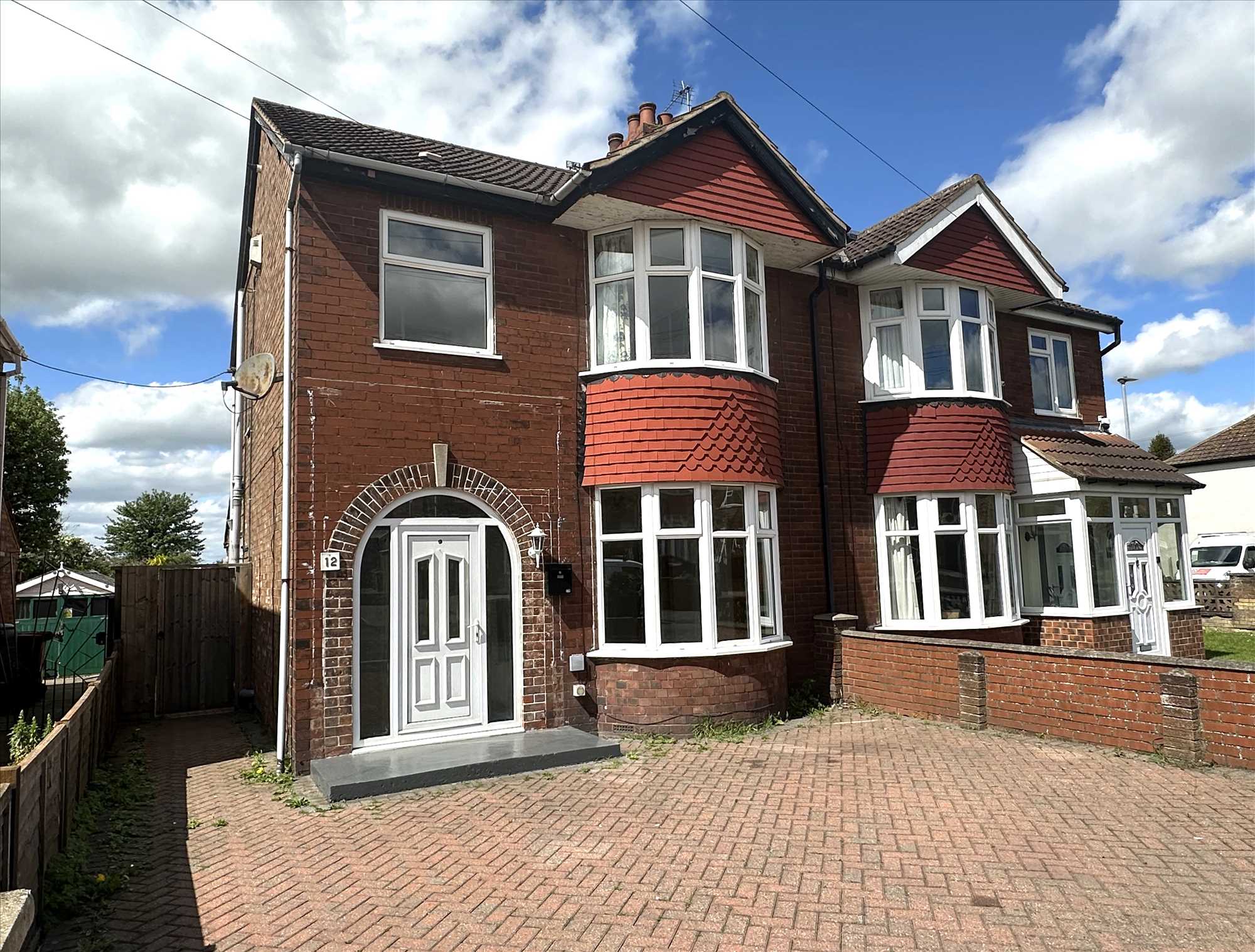 Newland Avenue - Picture 1