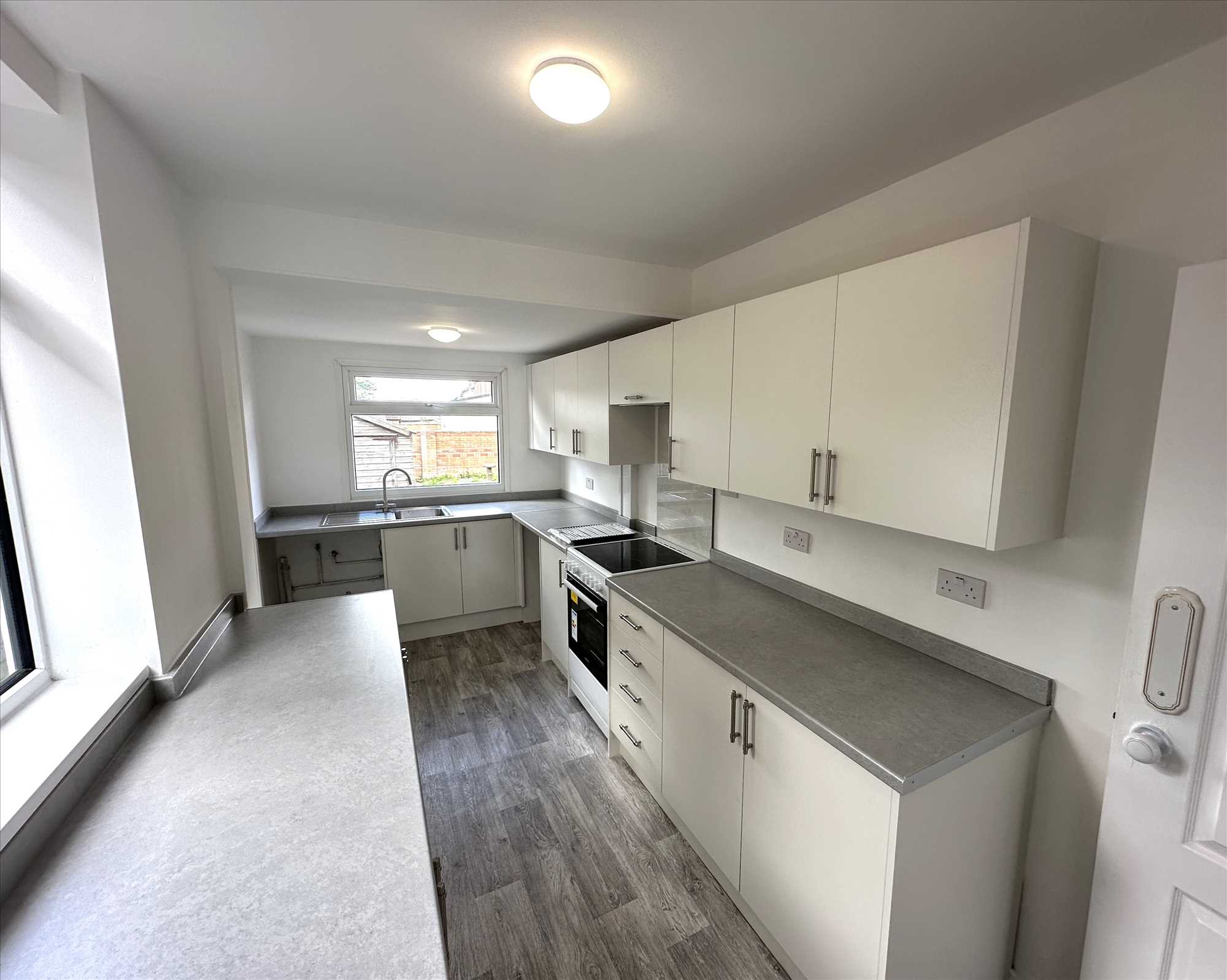 Newland Avenue - Picture 3