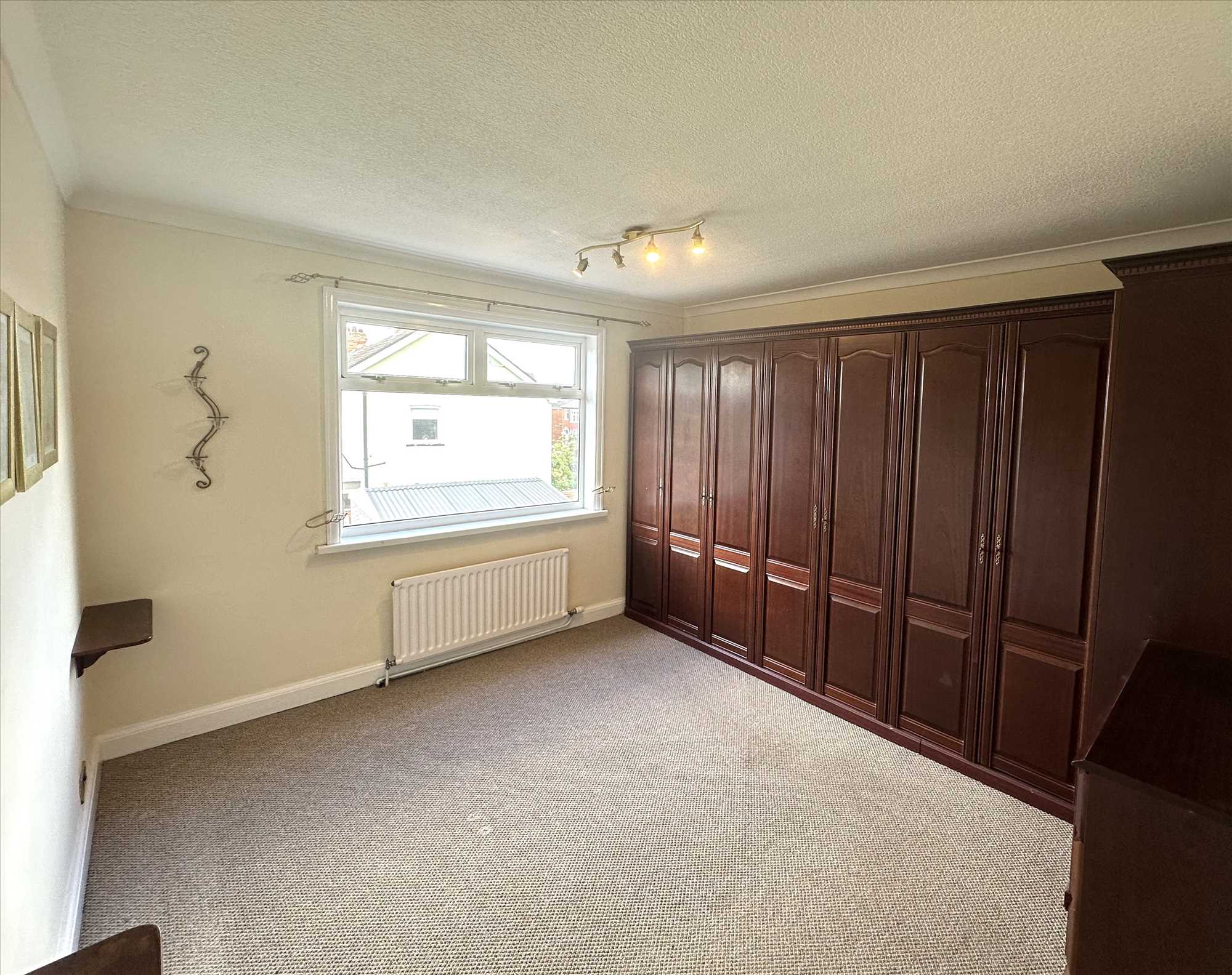 Newland Avenue - Picture 9