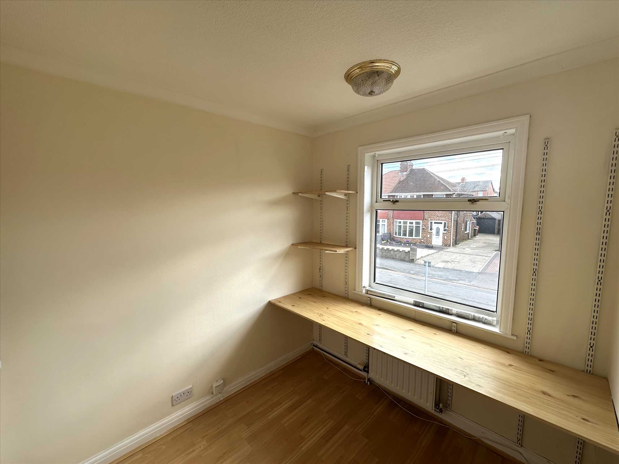 Newland Avenue - Picture 10