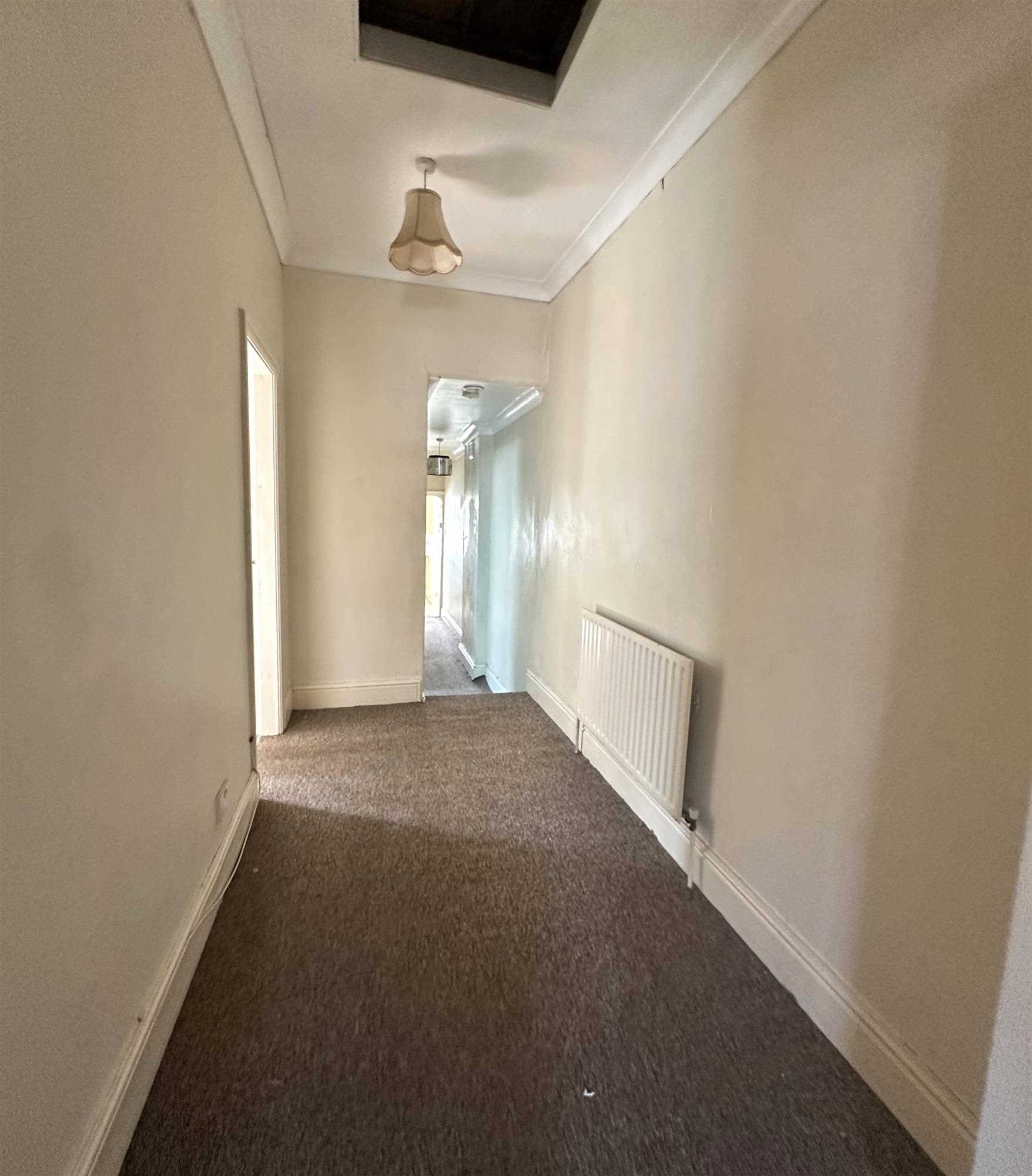 Doncaster Road - Picture 4
