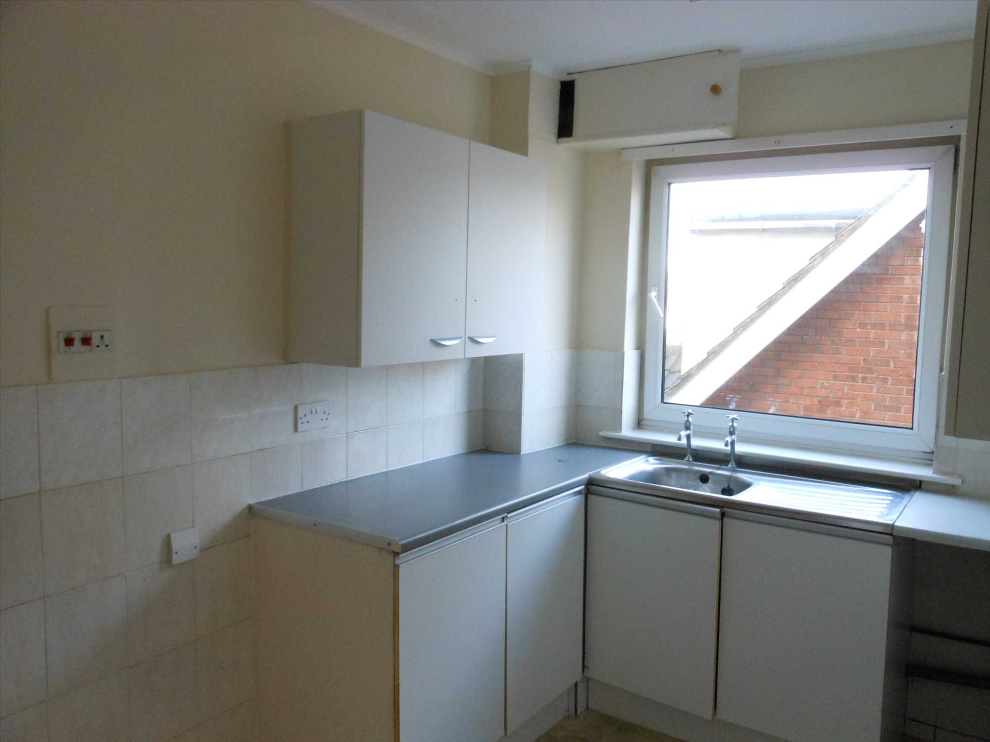 Warwick Road - Picture 3