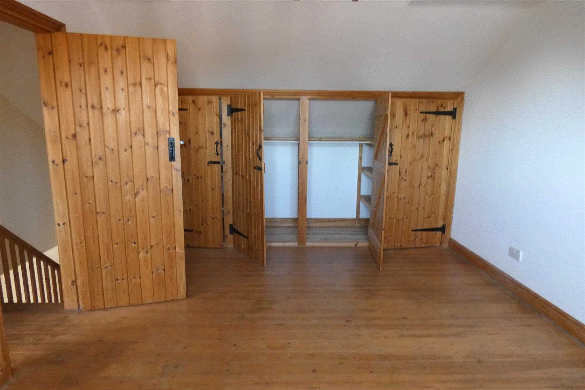 High Street - Picture 3