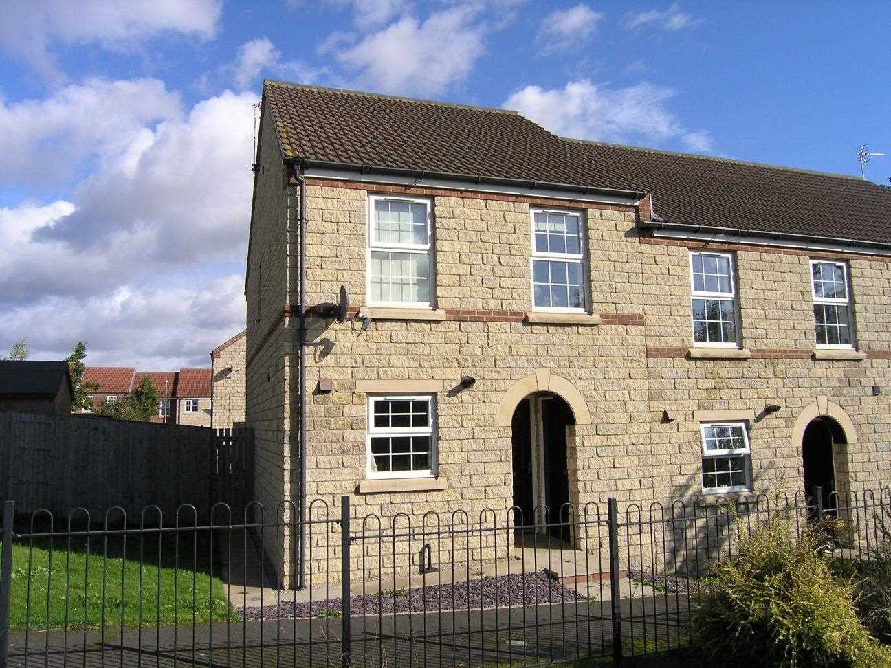 Woodcross Avenue - Picture 1
