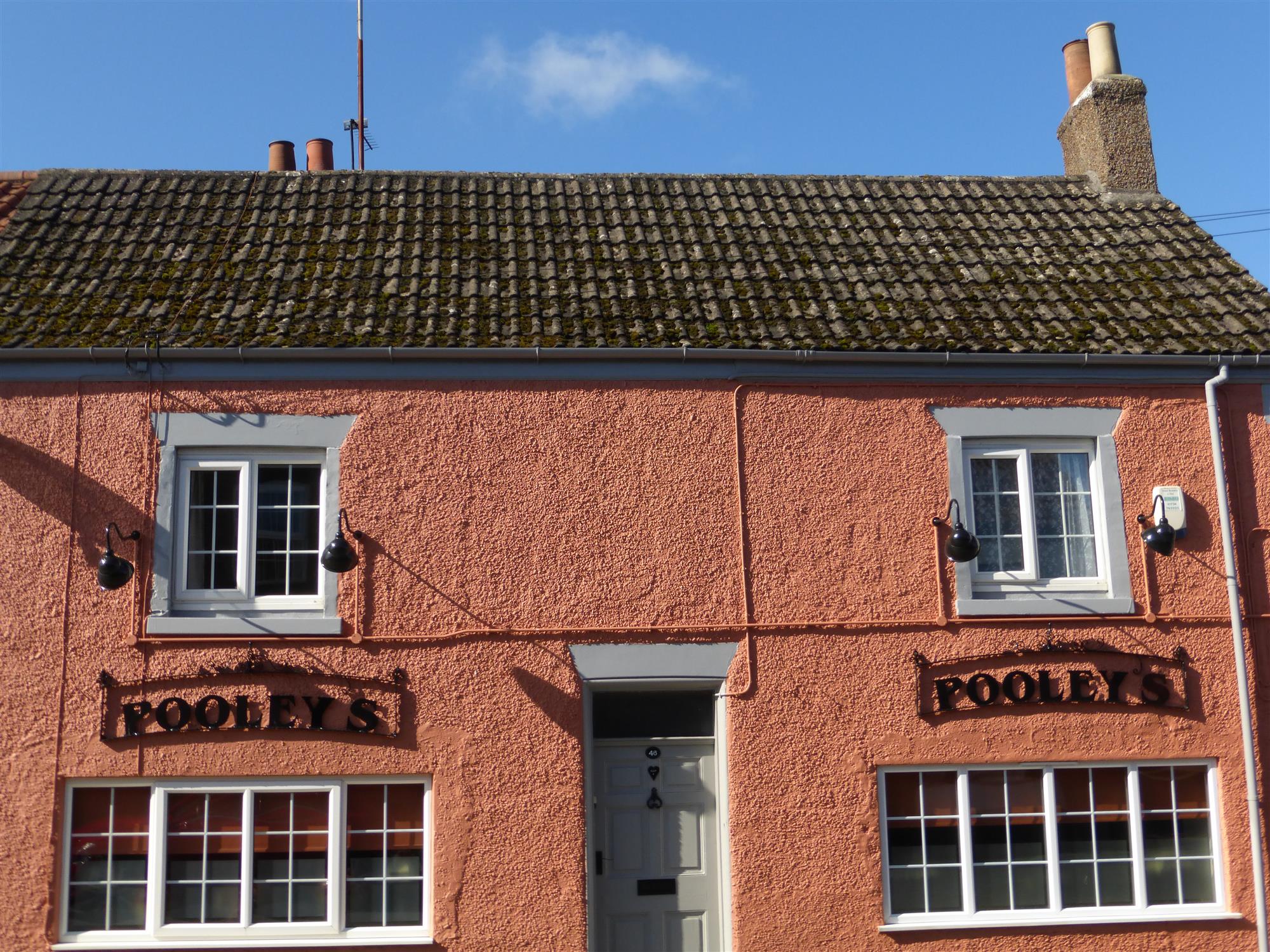 High Street - Picture 1