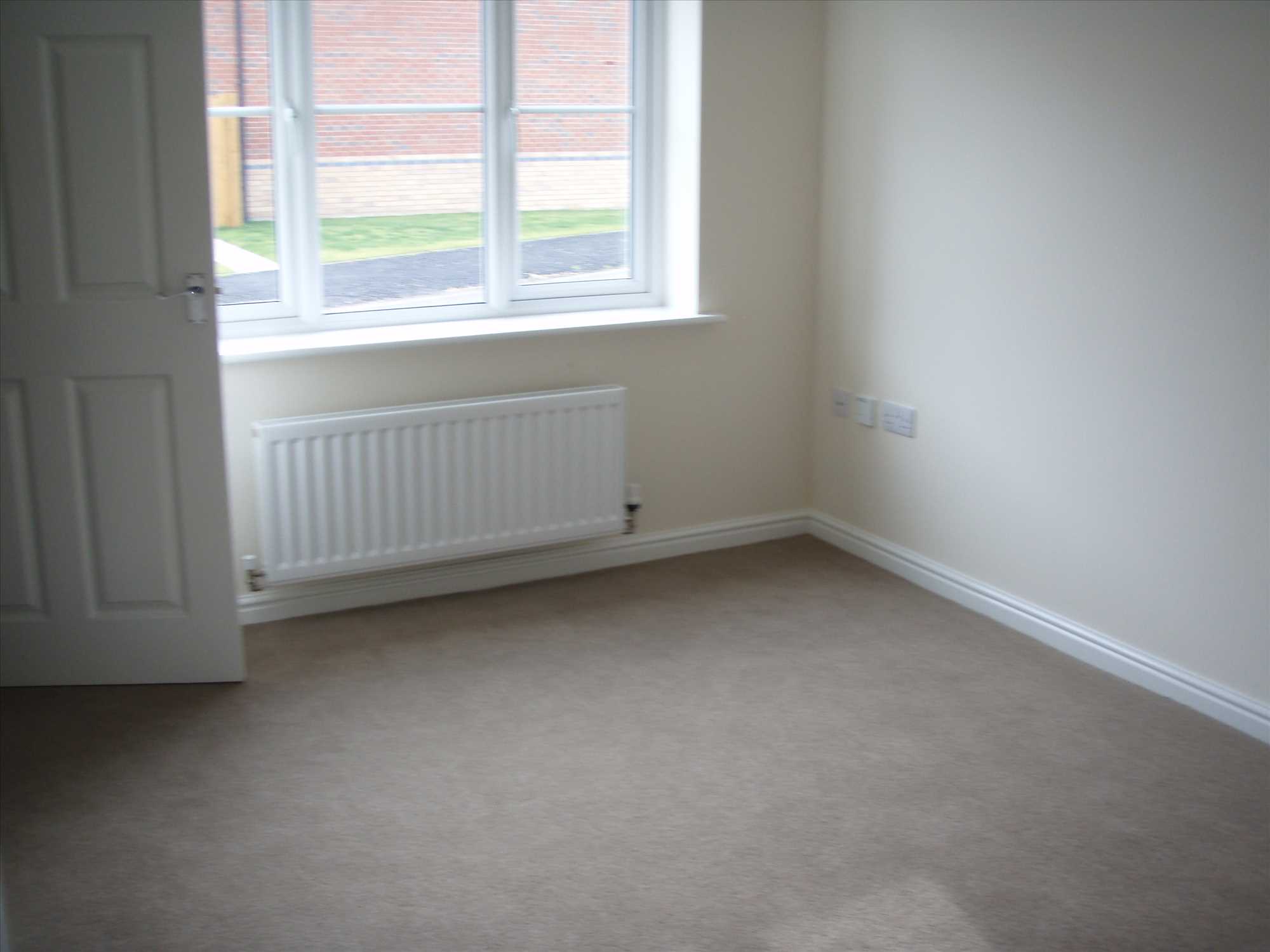 Connaught Road - Picture 3