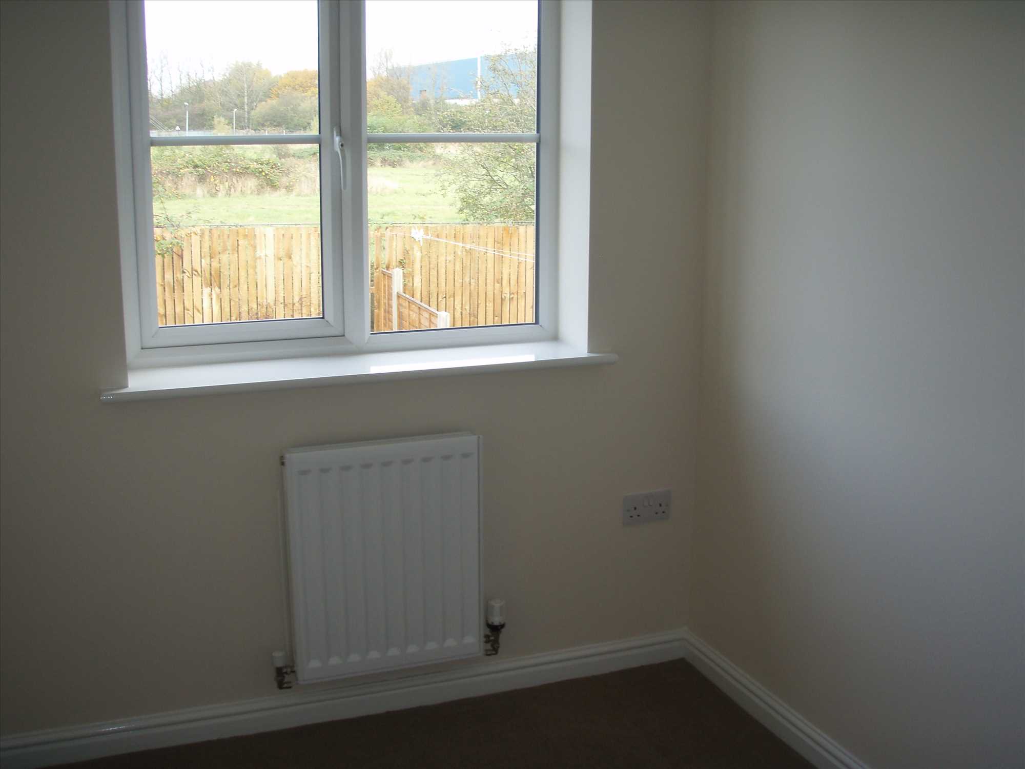 Connaught Road - Picture 7