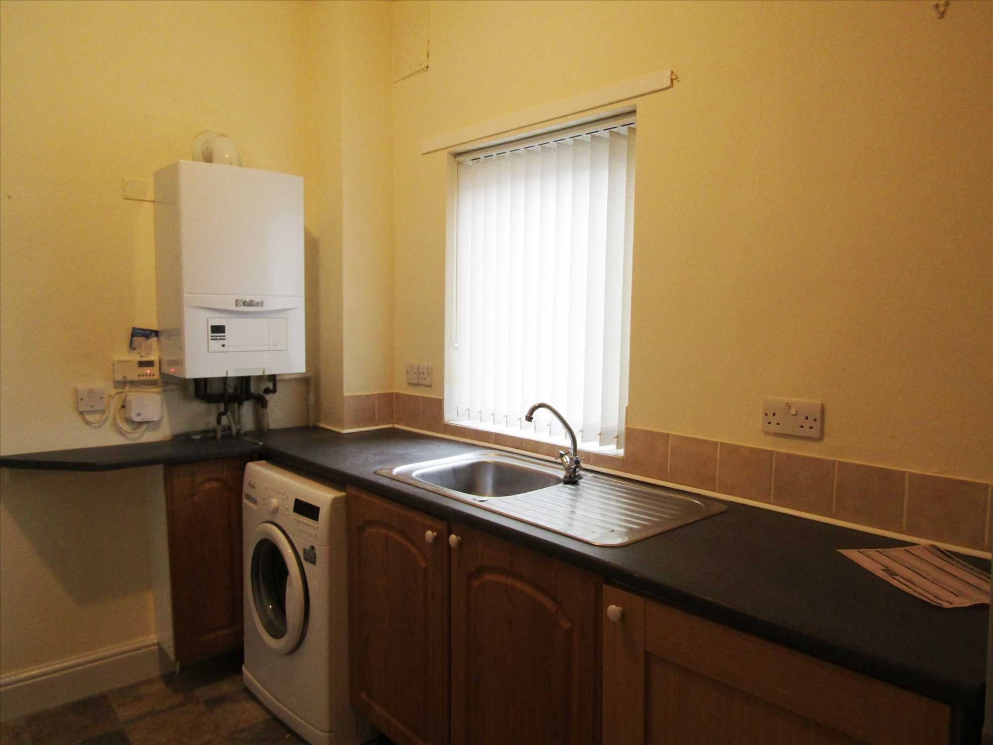 Doncaster Road - Picture 5