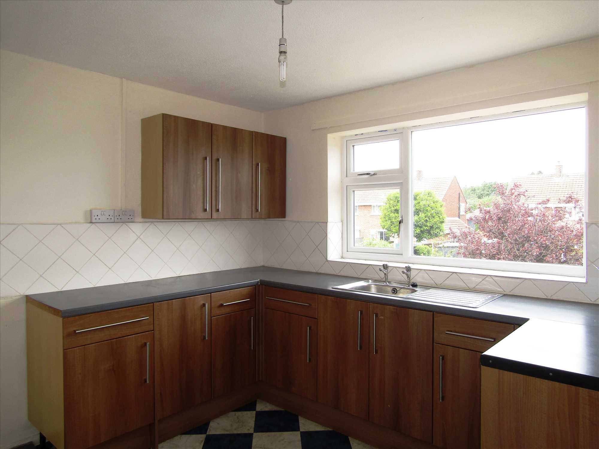 Ancaster Court - Picture 3