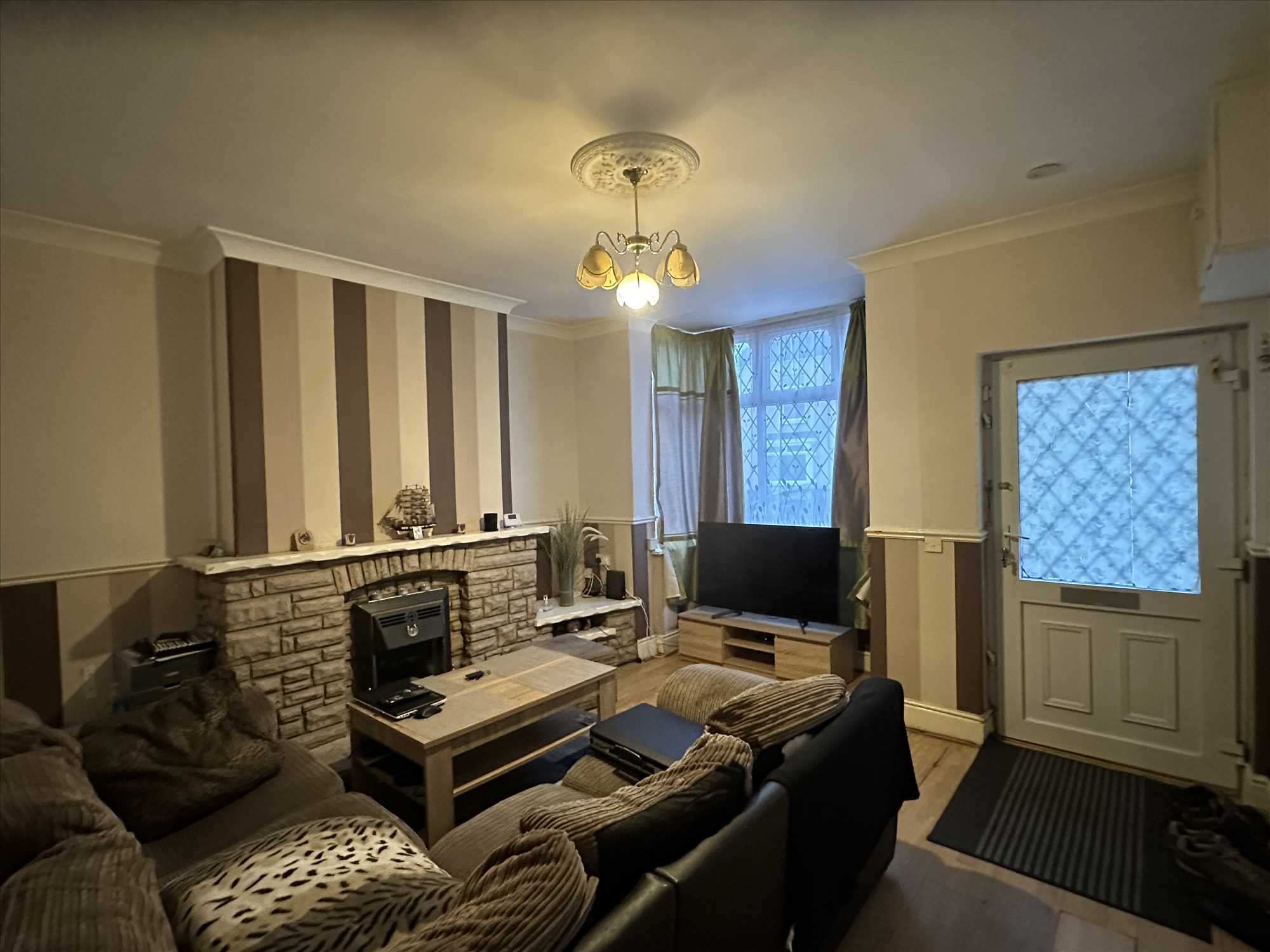 Cemetery Road - Picture 2