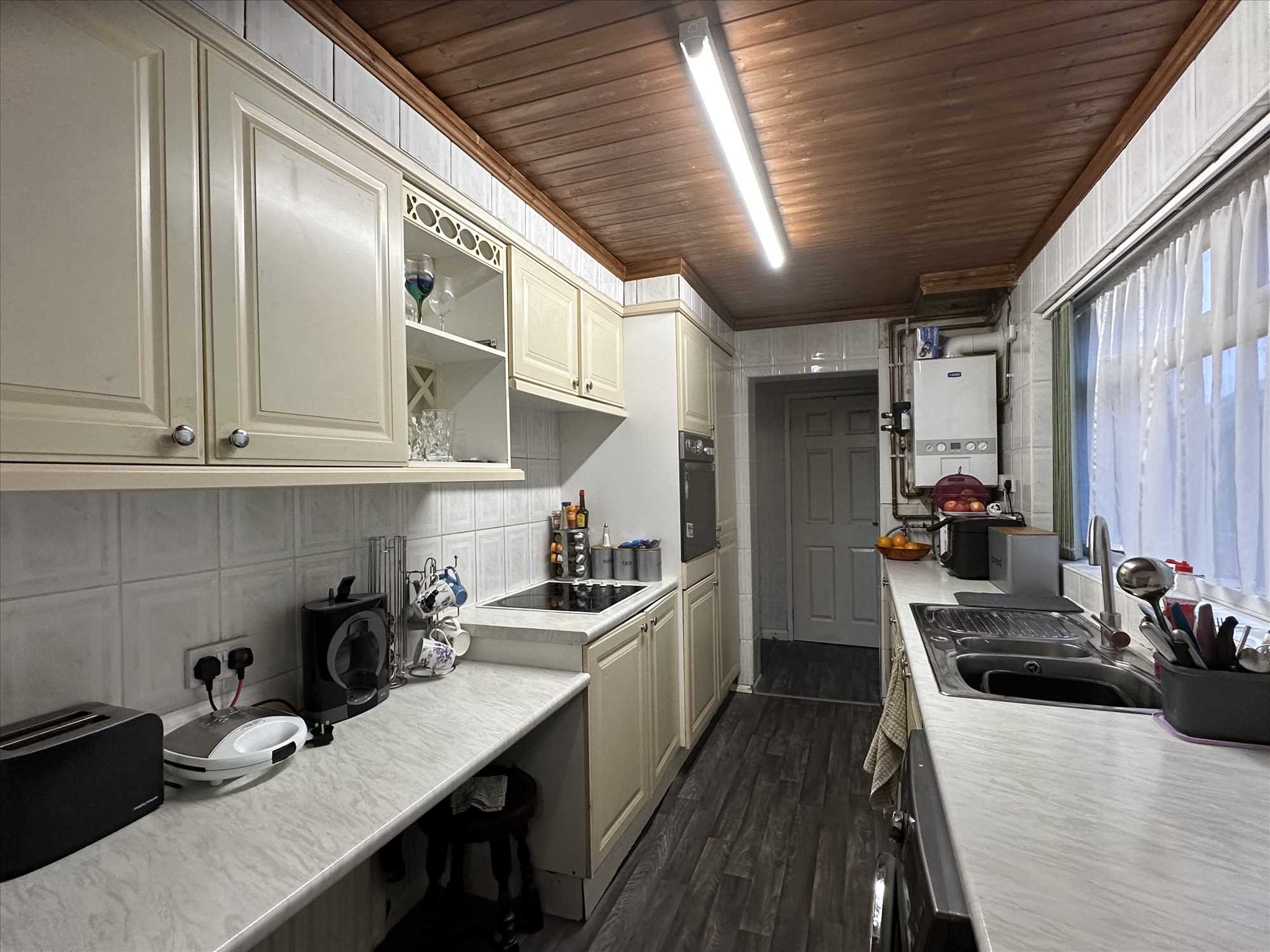 Cemetery Road - Picture 4