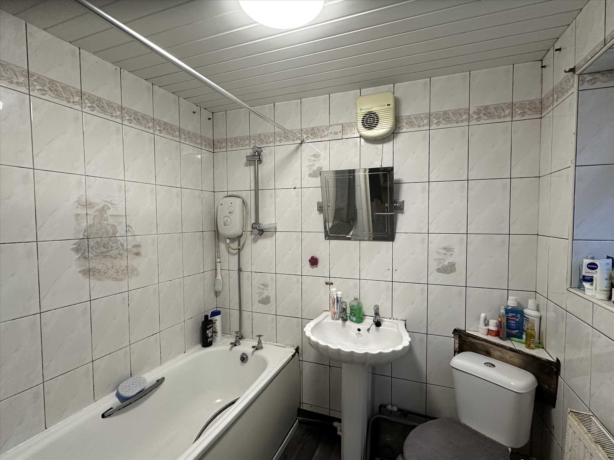 Cemetery Road - Picture 5