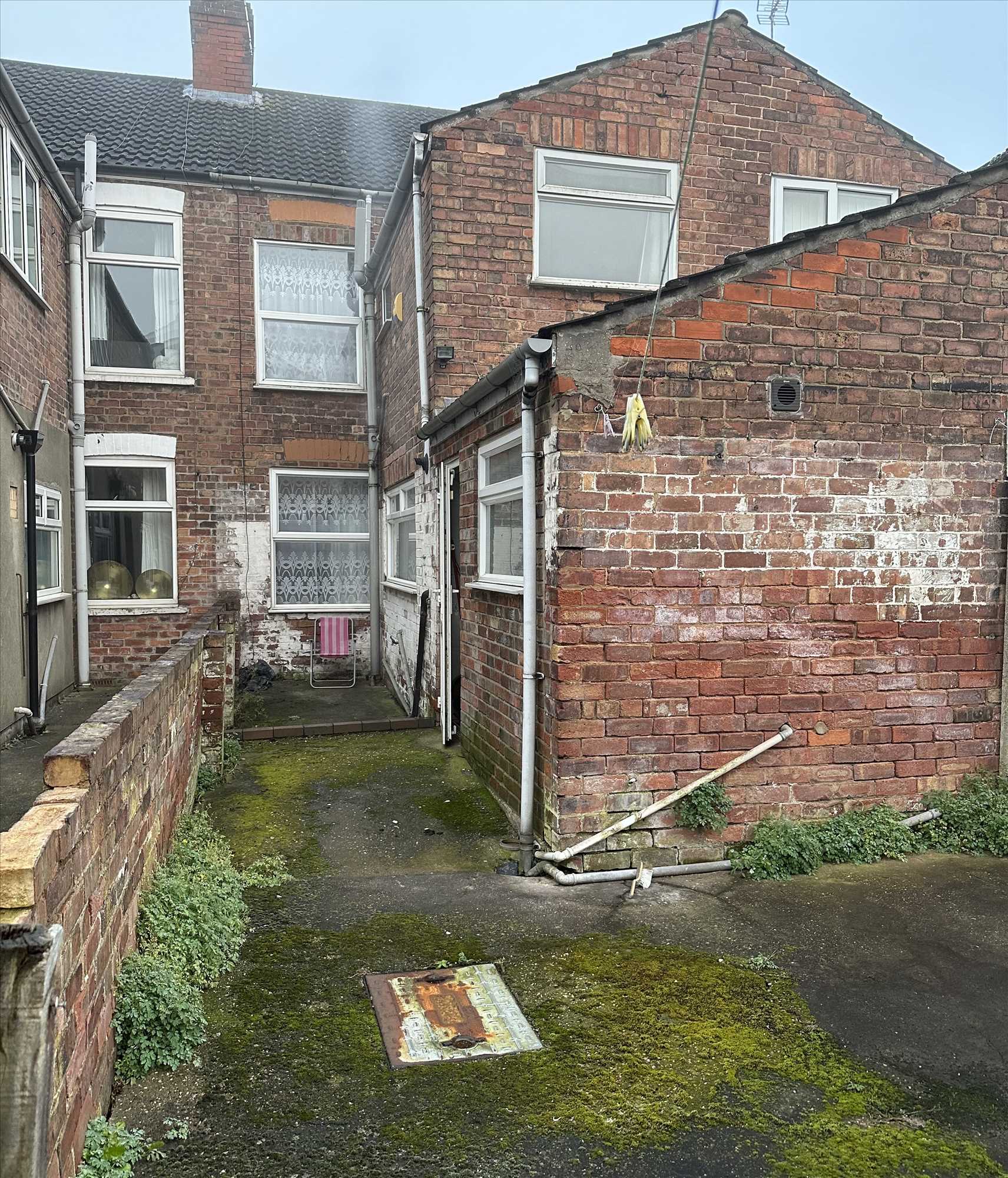 Cemetery Road - Picture 9