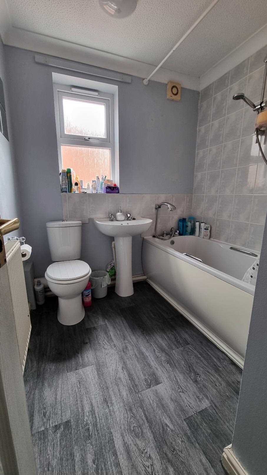 Jesmond Avenue - Picture 9