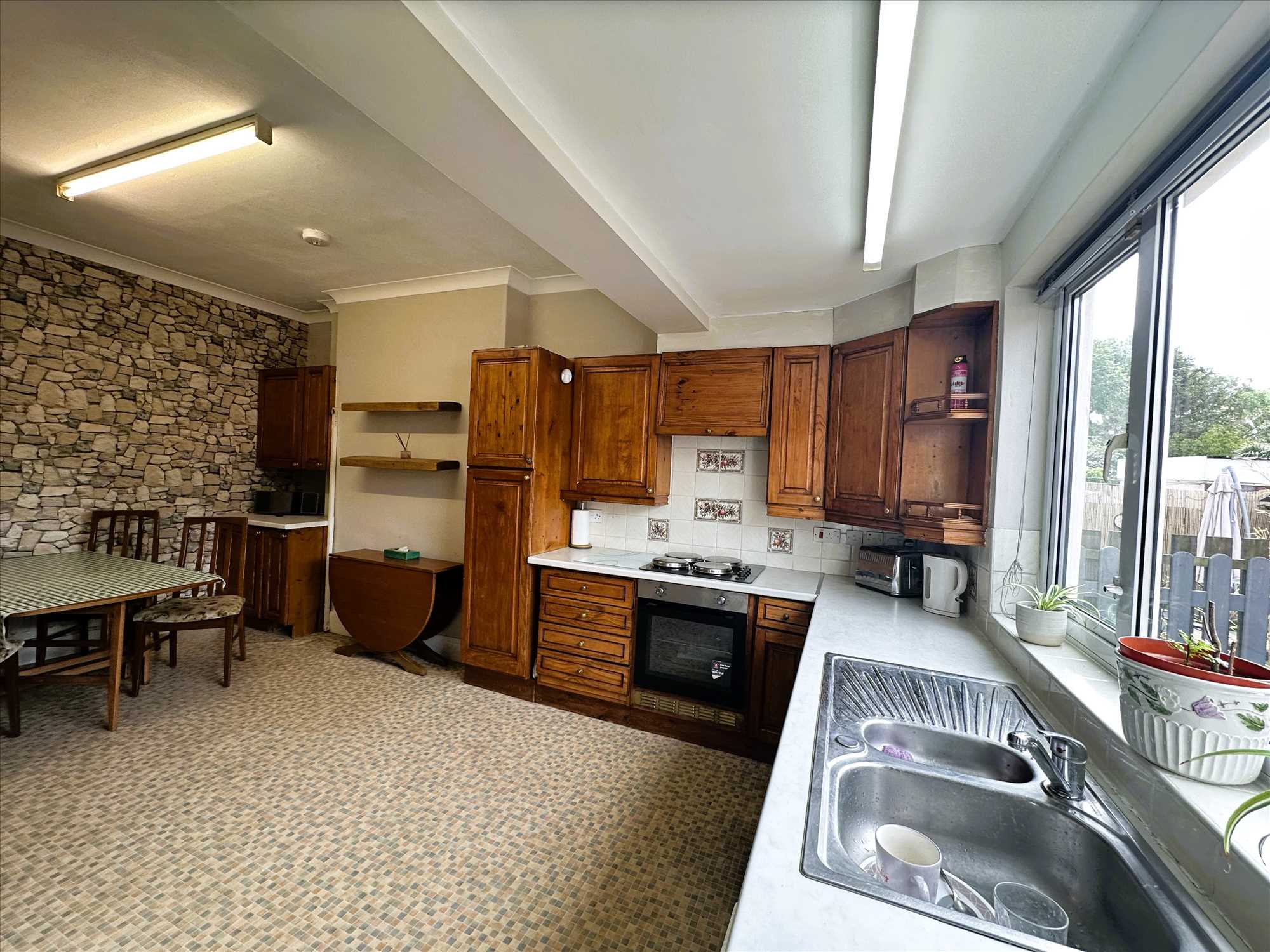 Queensway - Picture 7