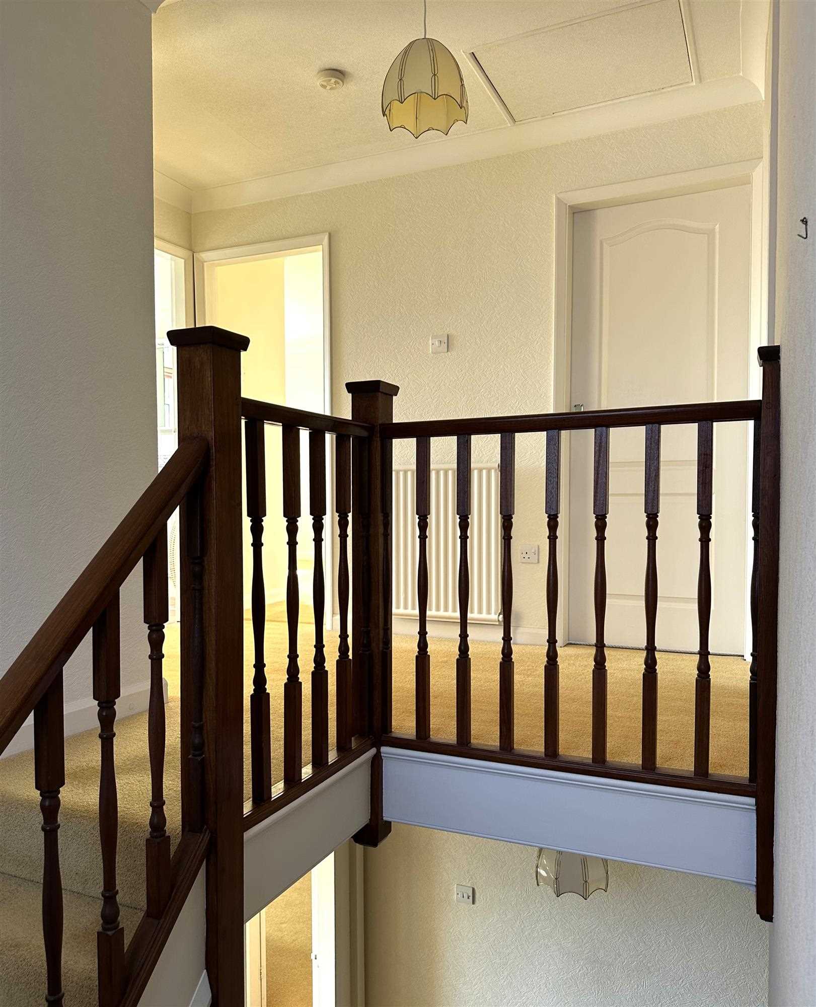 Charles Avenue - Picture 11