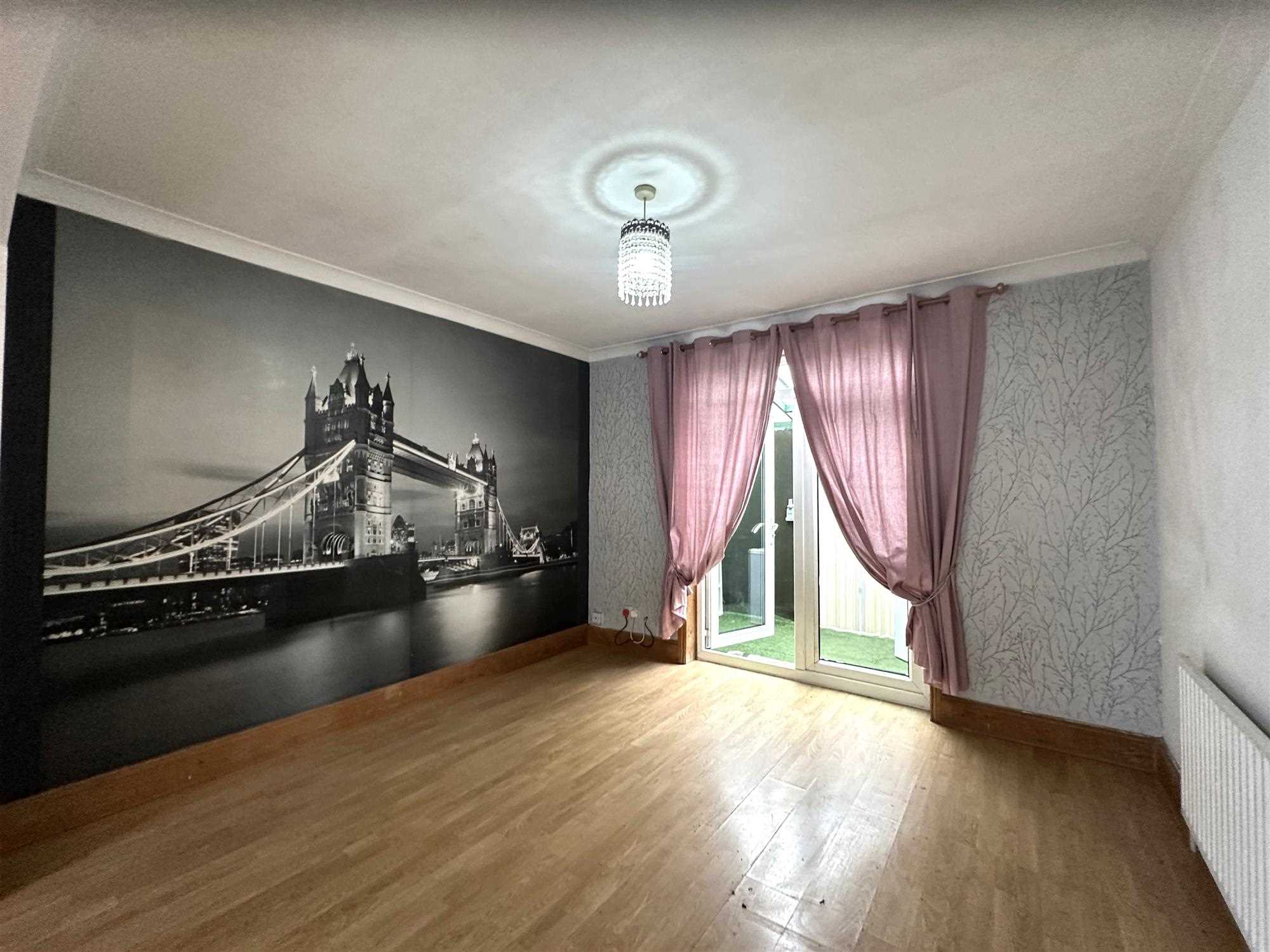 Shirley Crescent - Picture 4