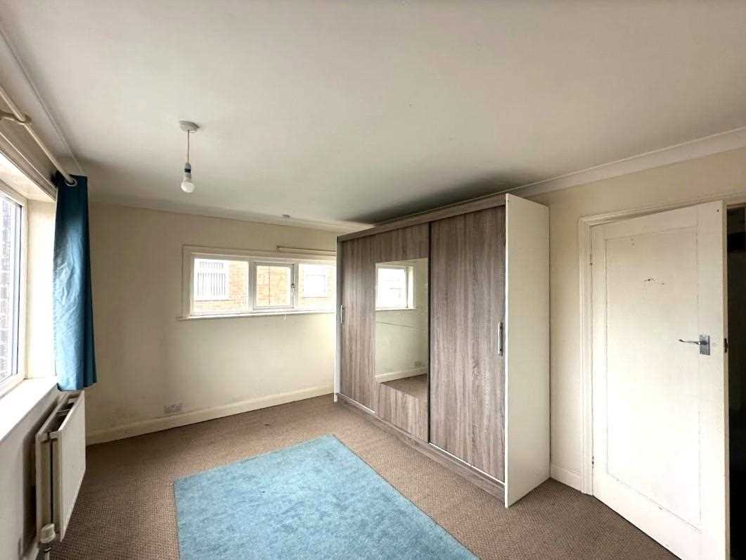 Burringham Road - Picture 12