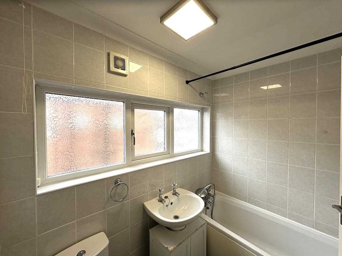 Burringham Road - Picture 14