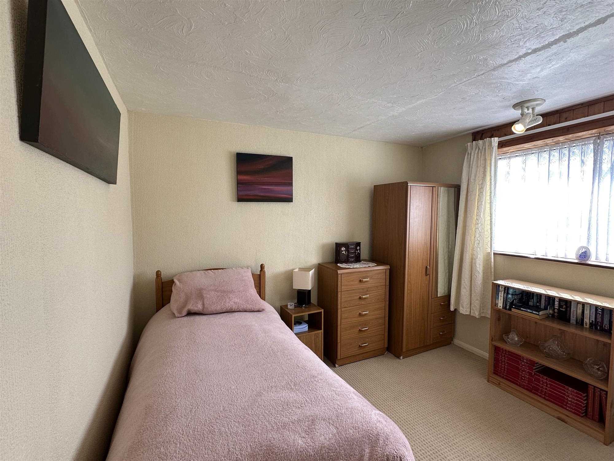 Byfield Road - Picture 9