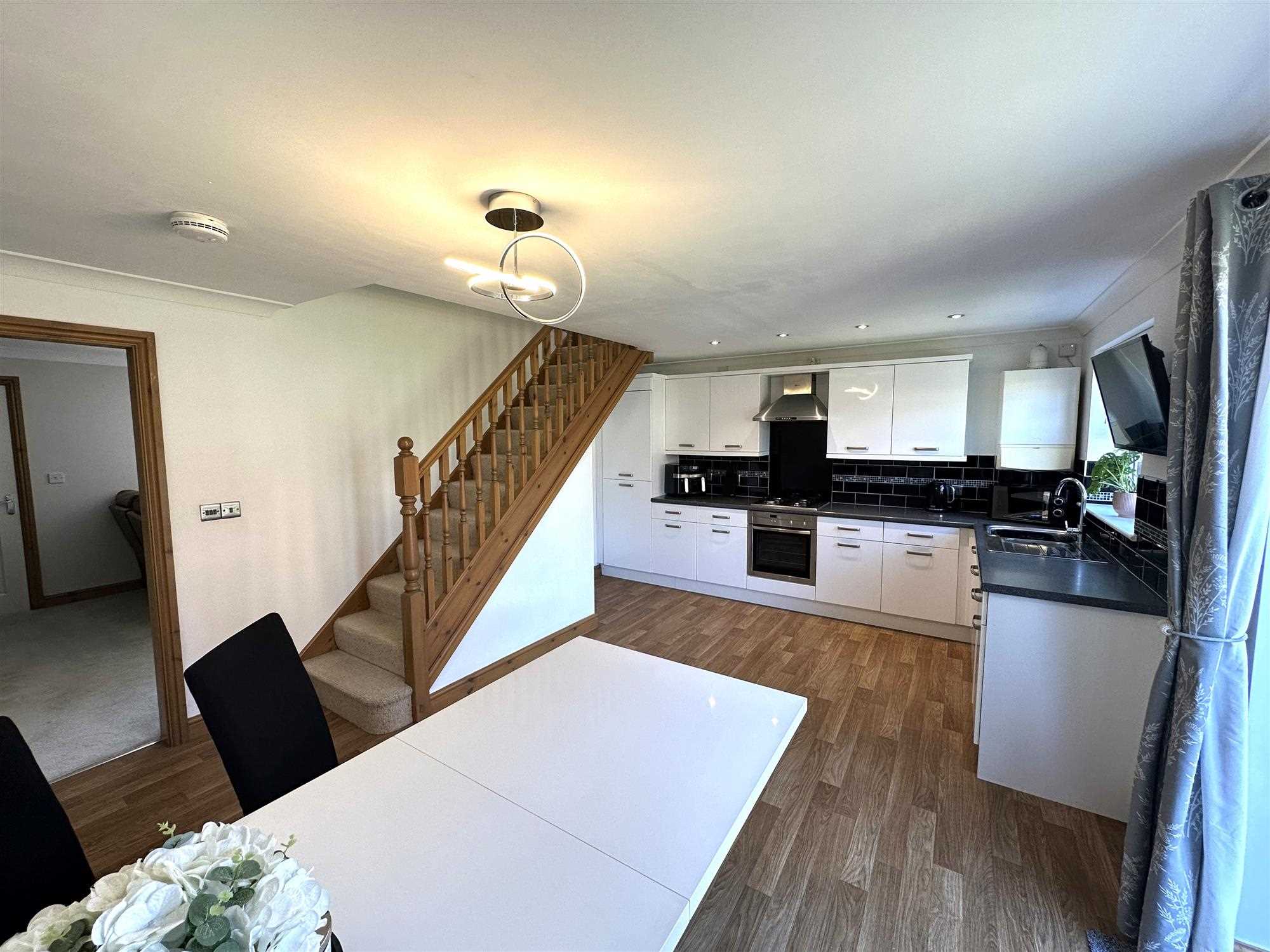 Glebe Road - Picture 4