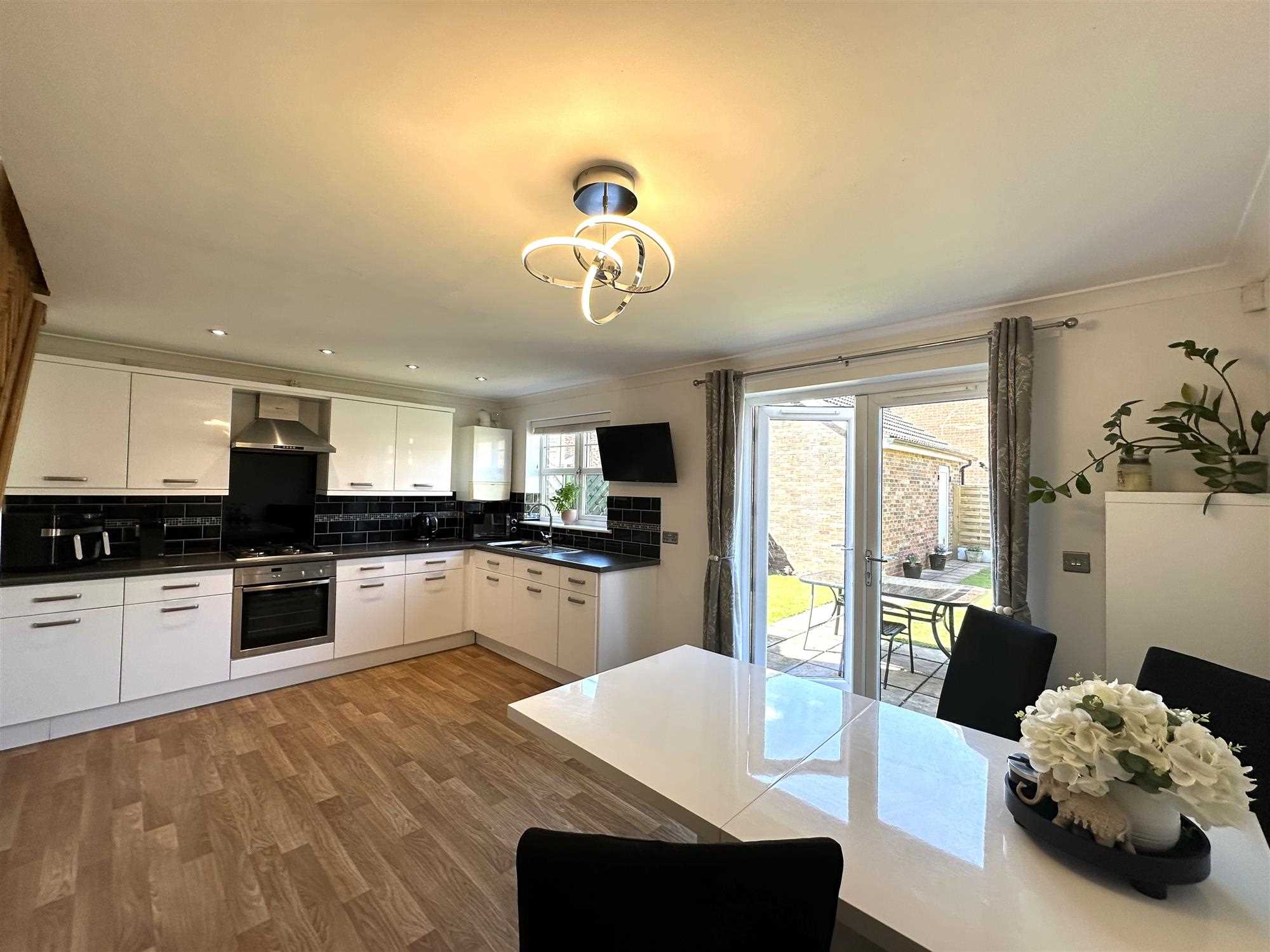 Glebe Road - Picture 5