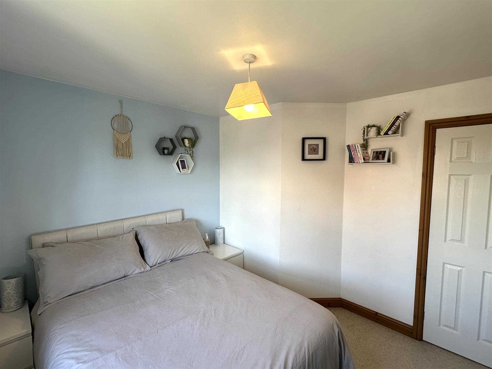 Glebe Road - Picture 13