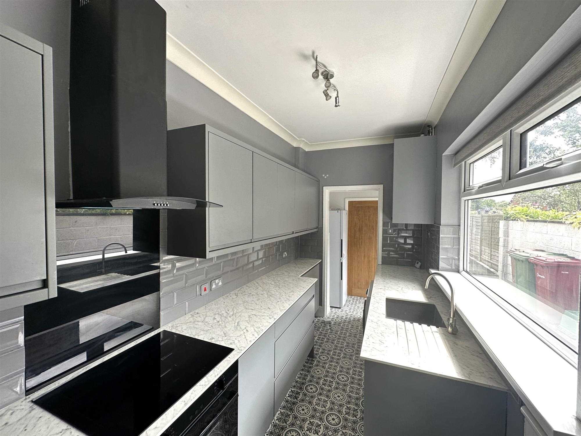 North Parade - Picture 4