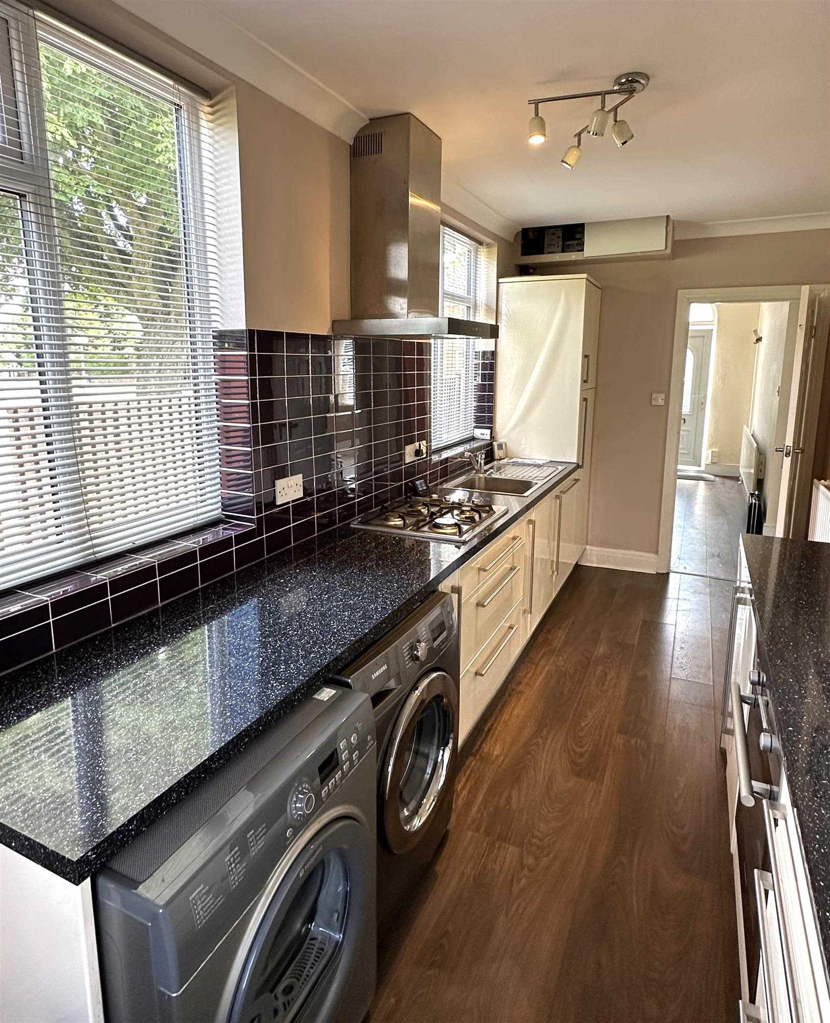 Stockshill Road - Picture 6