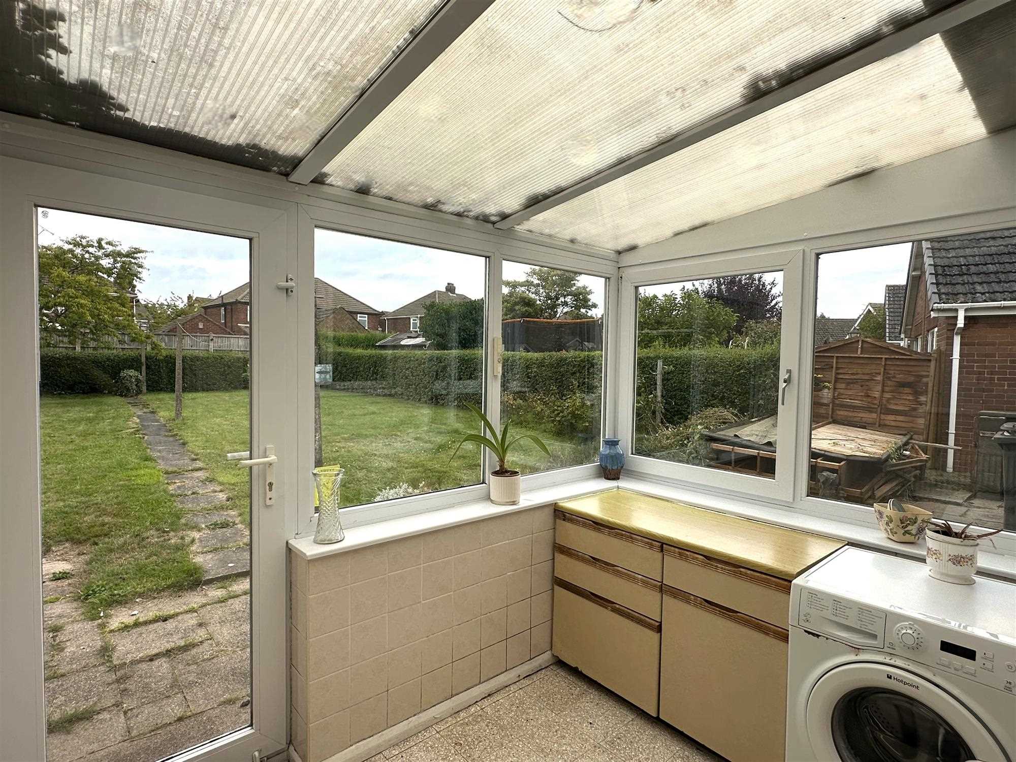 Poole Drive - Picture 9