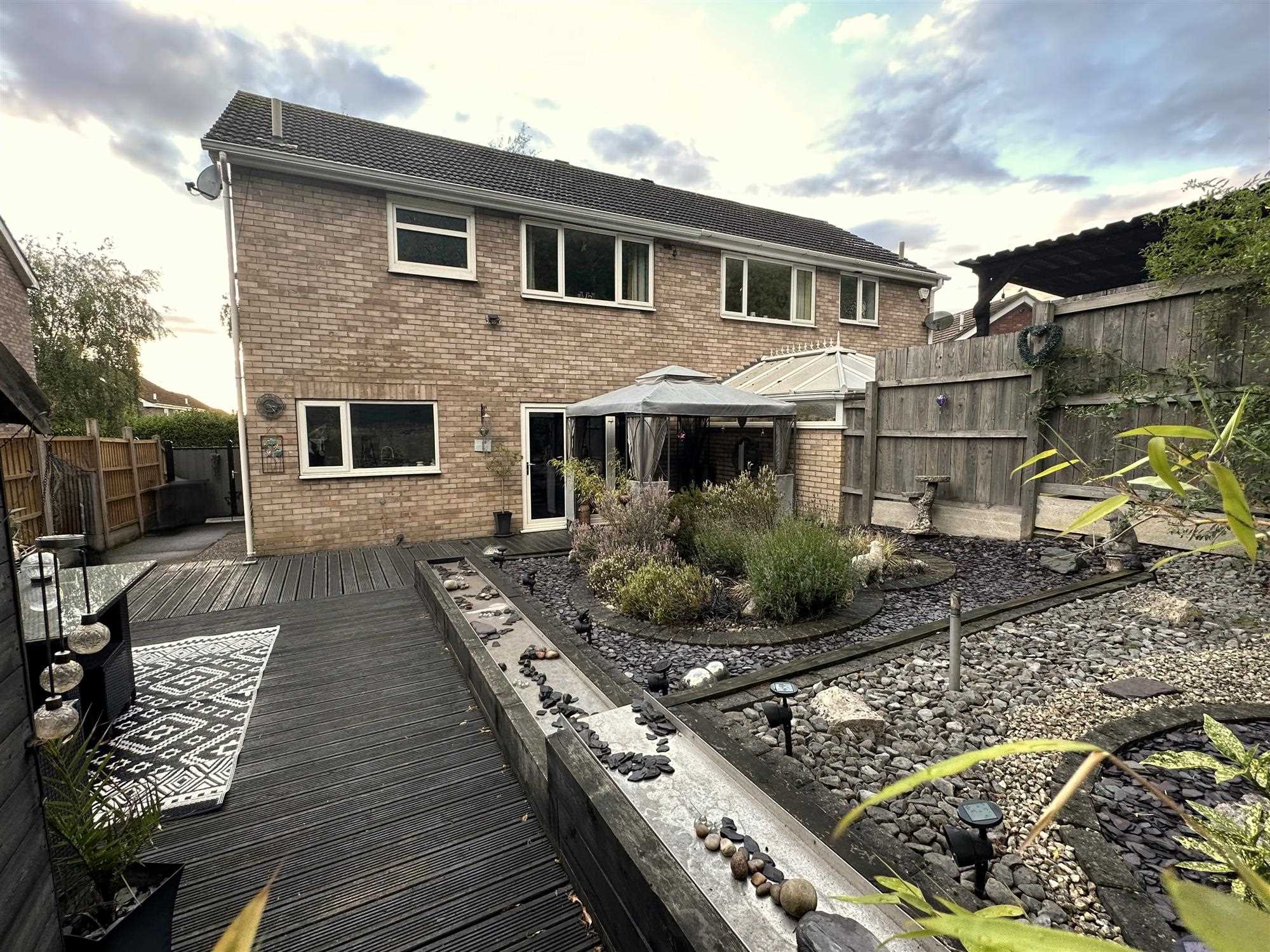 Mendip Road - Picture 18