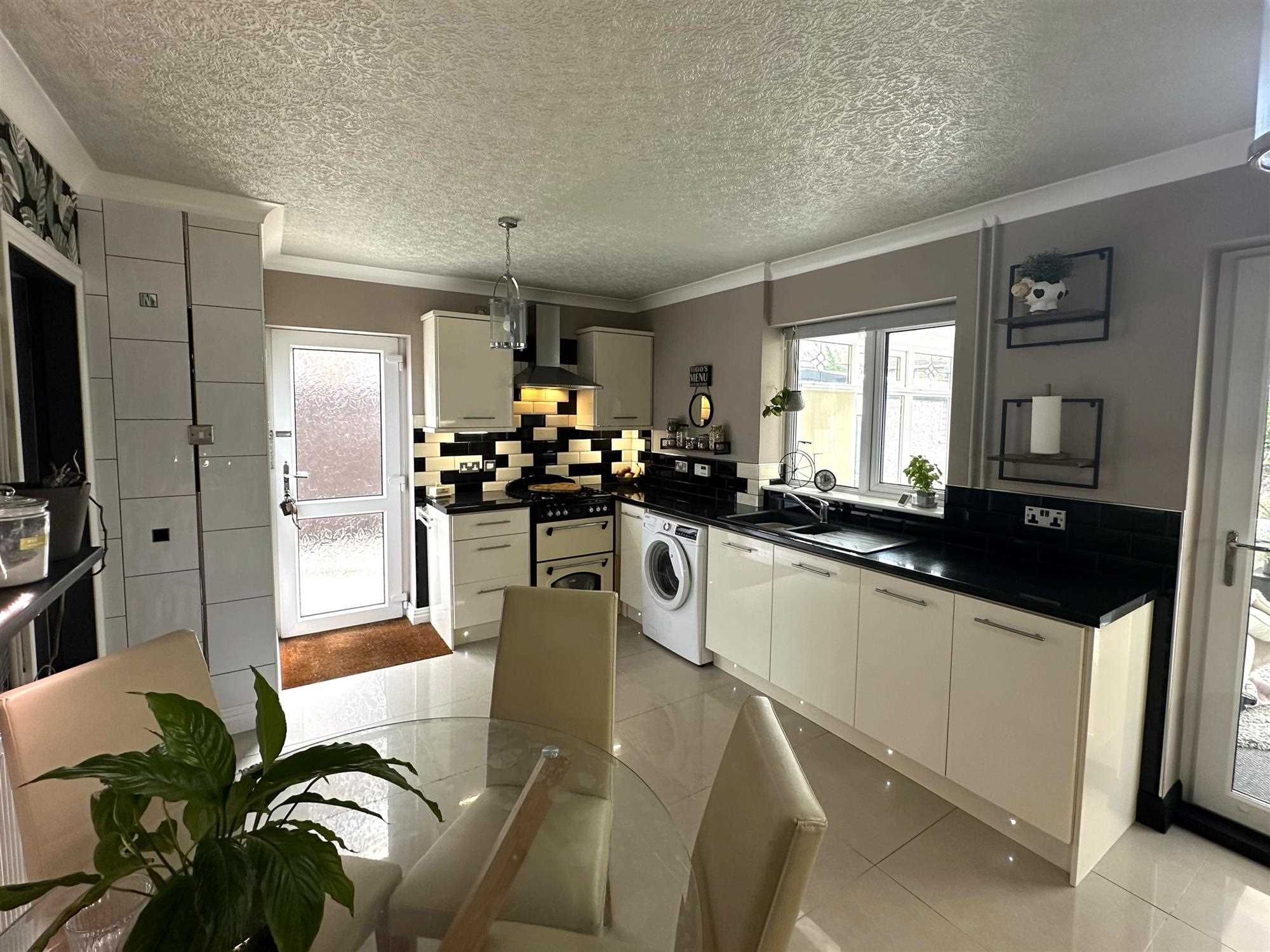 Fotherby Road - Picture 6