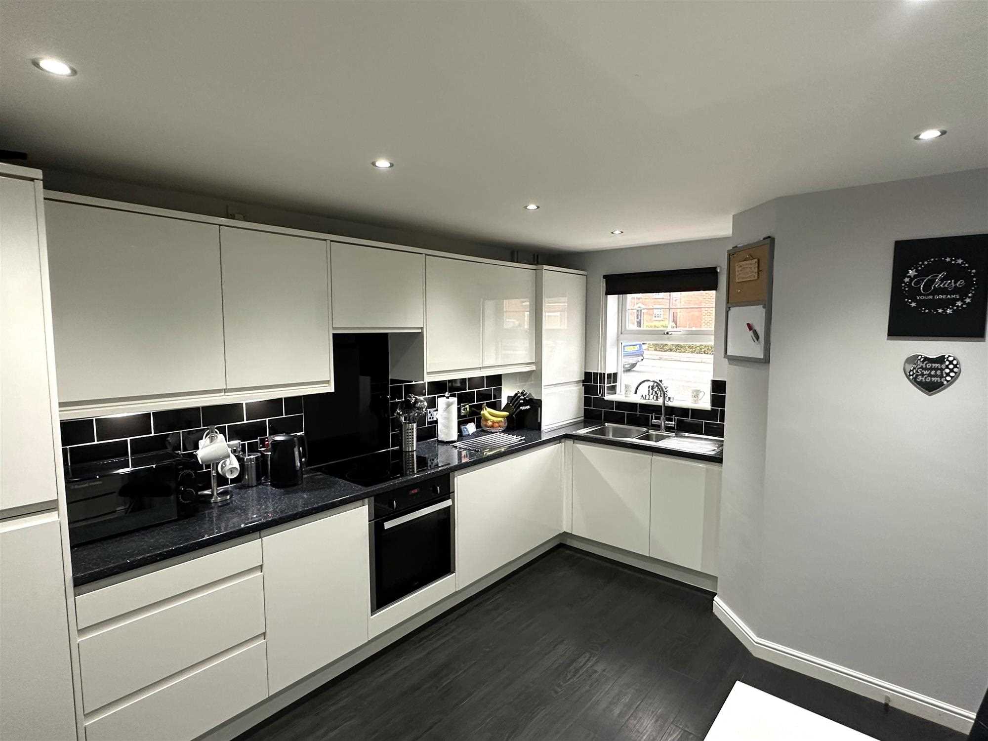 Woodcross Avenue - Picture 5