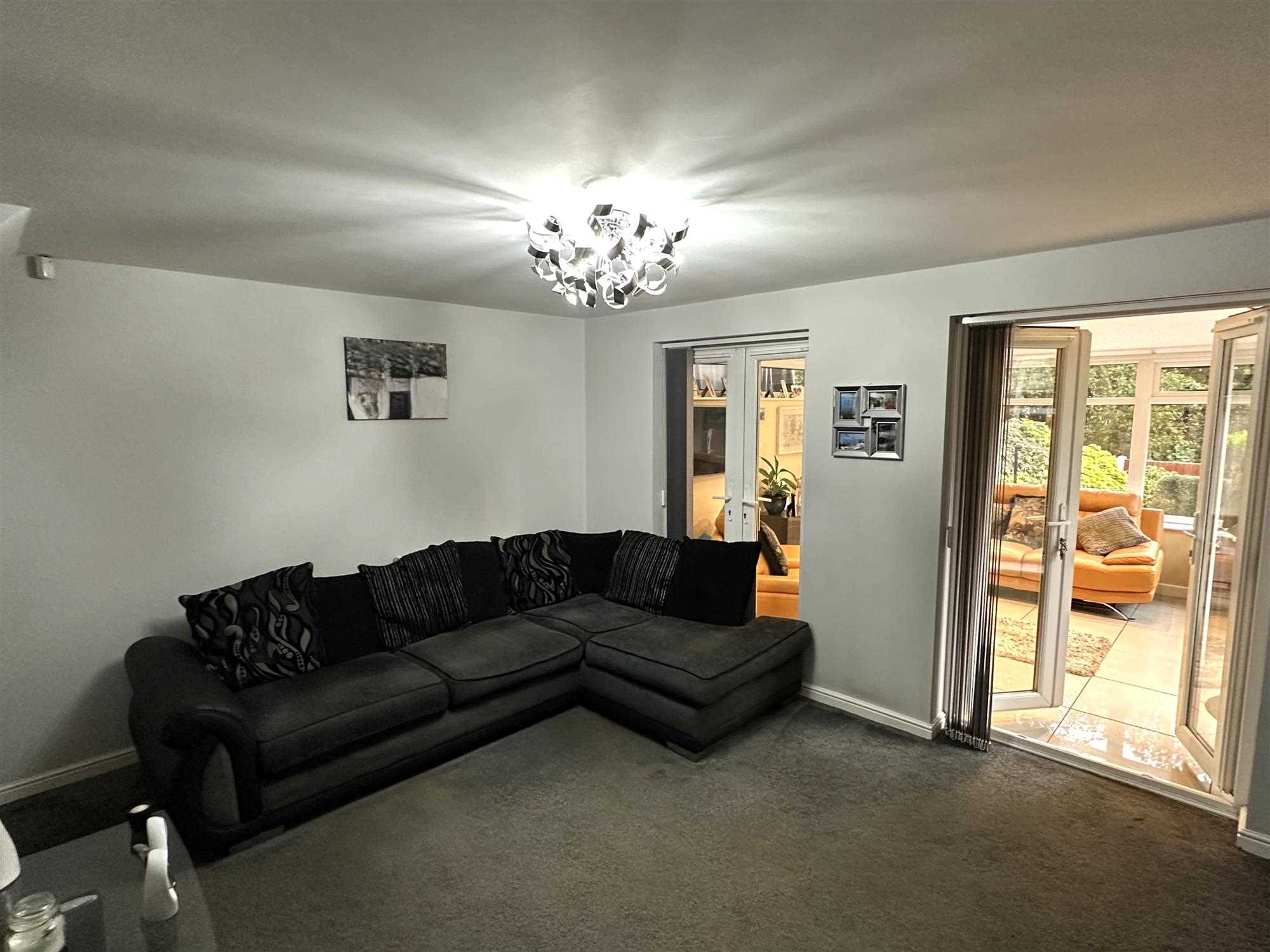 Woodcross Avenue - Picture 8