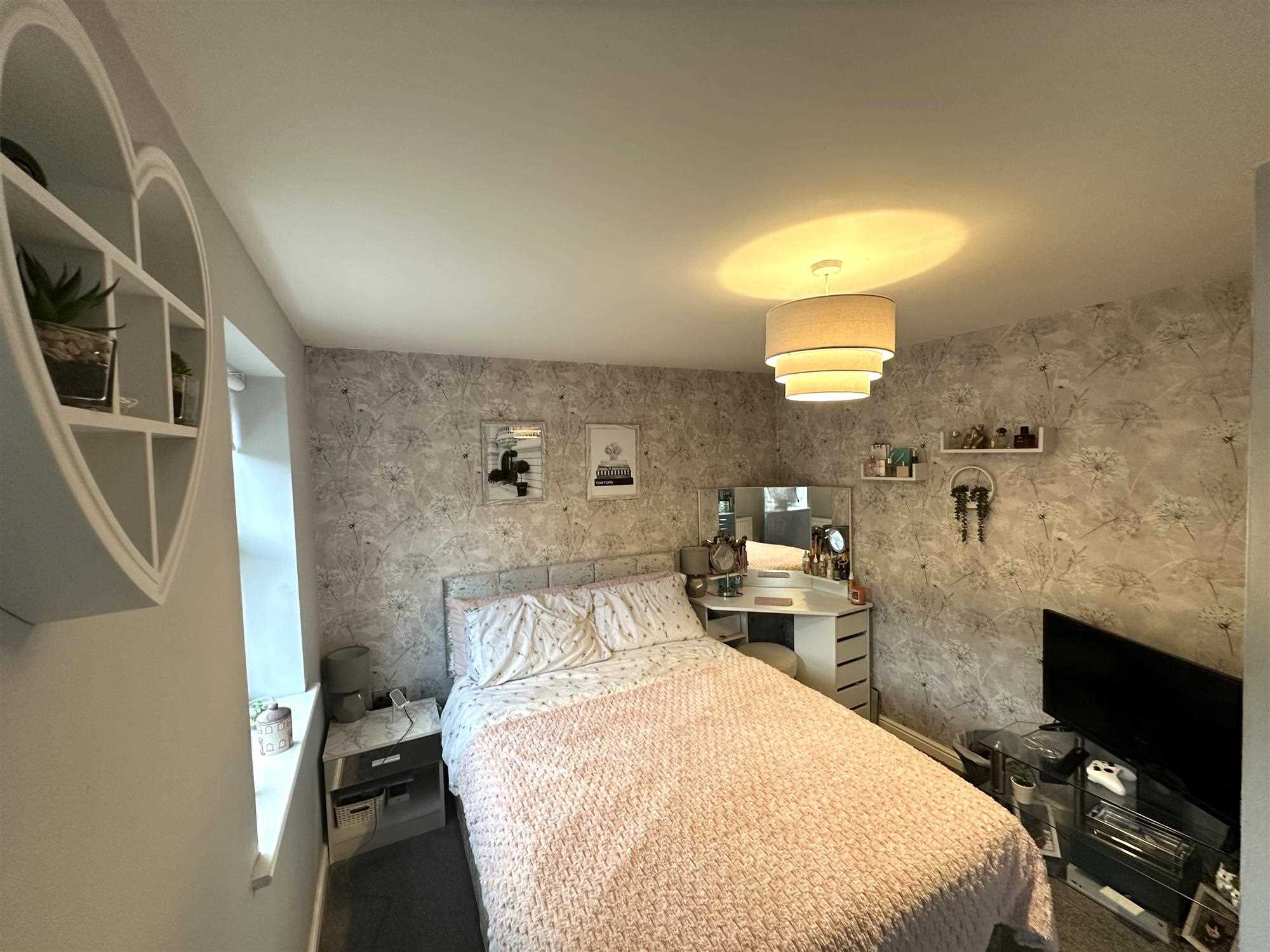 Woodcross Avenue - Picture 12