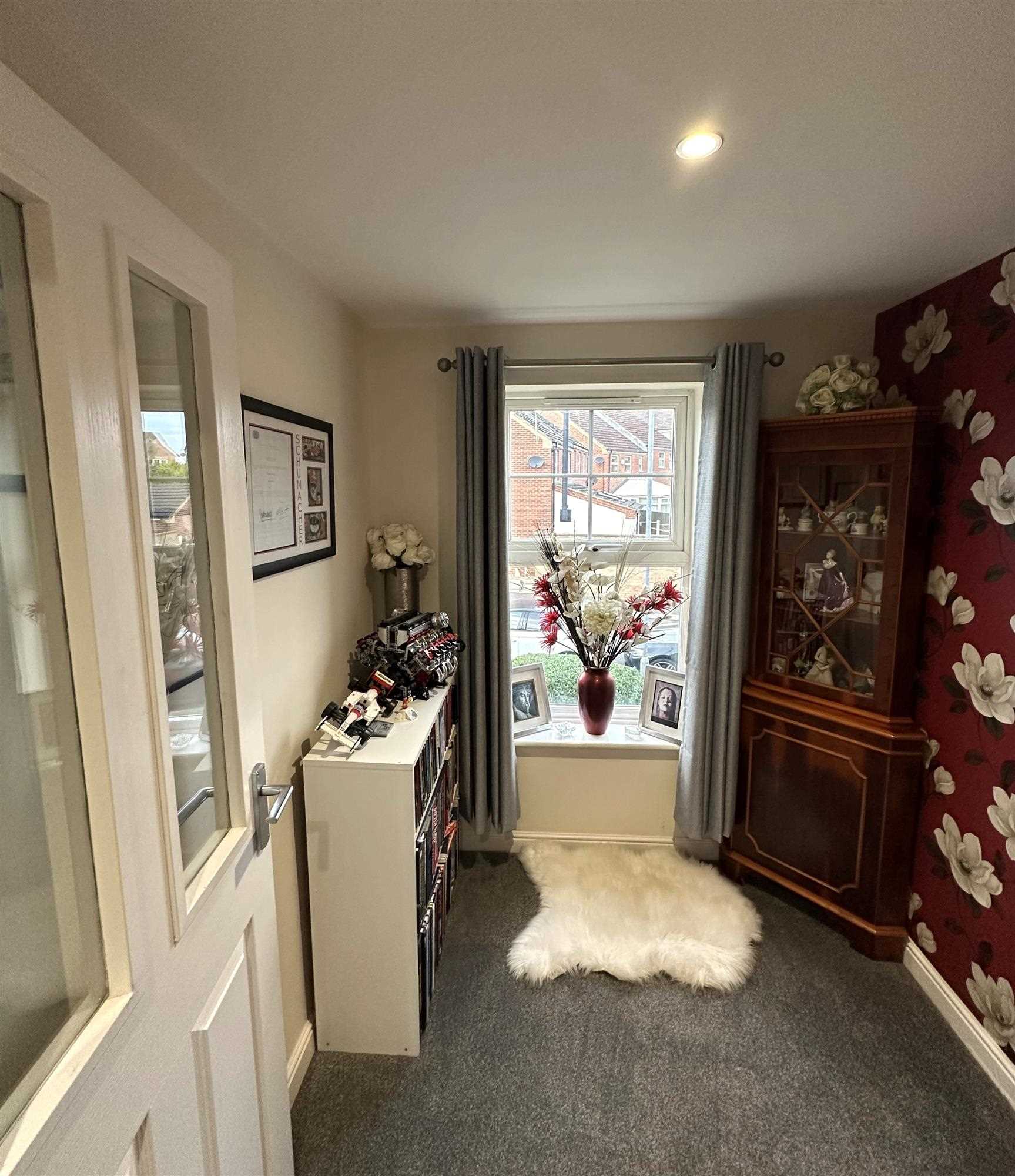 Woodcross Avenue - Picture 16