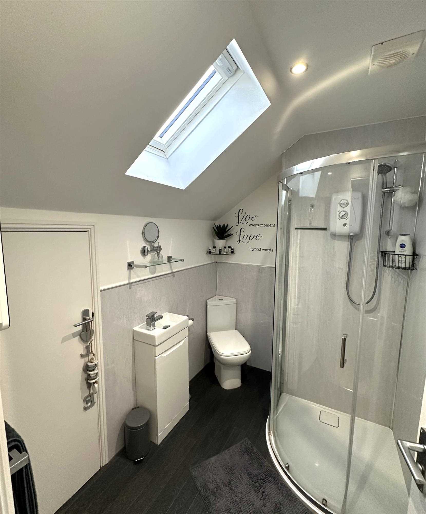 Woodcross Avenue - Picture 19