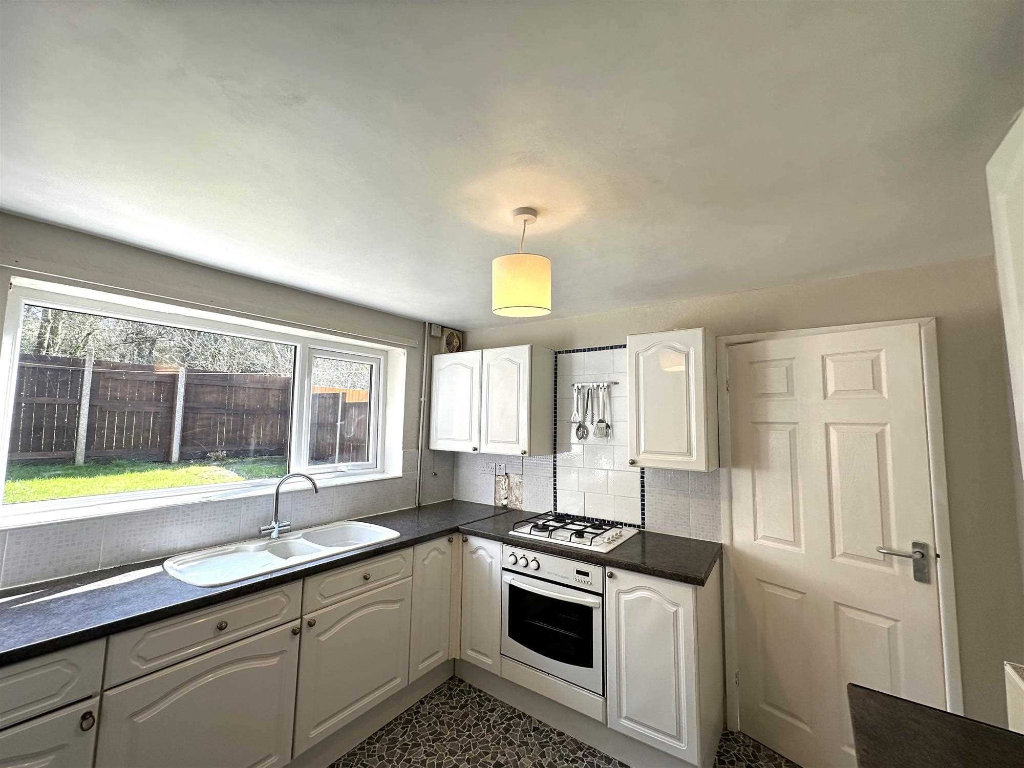 Chapman Avenue - Picture 4