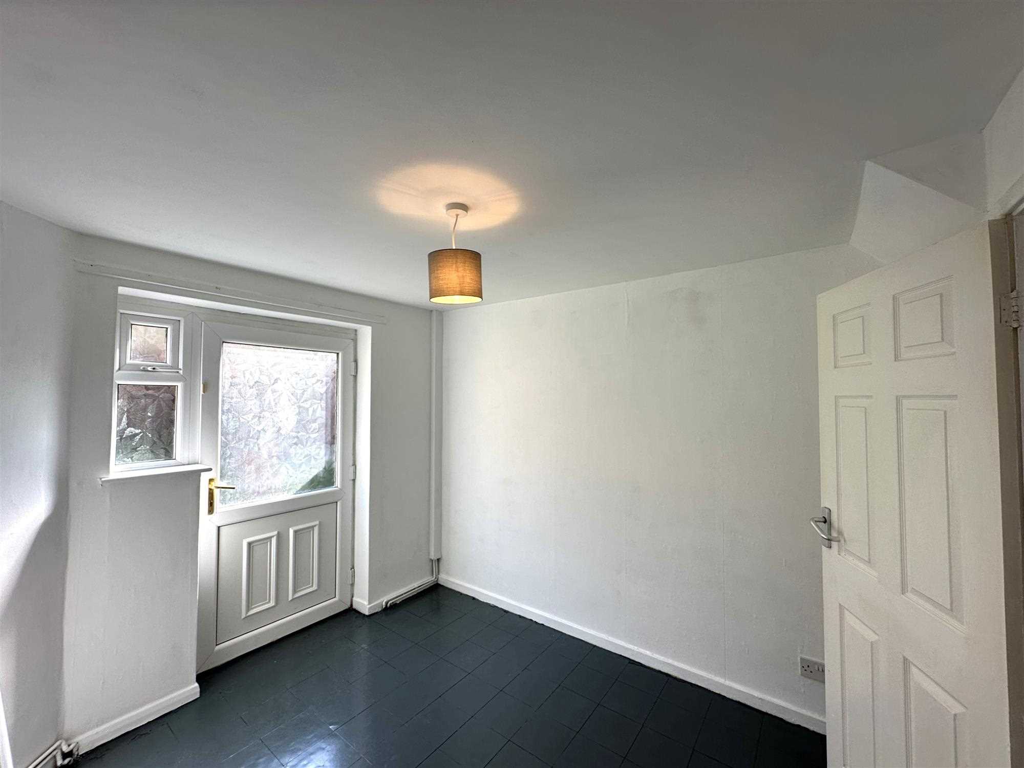 Chapman Avenue - Picture 5