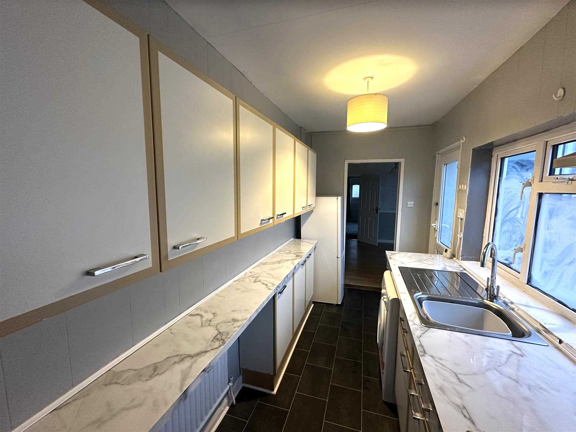 Victoria Road - Picture 5