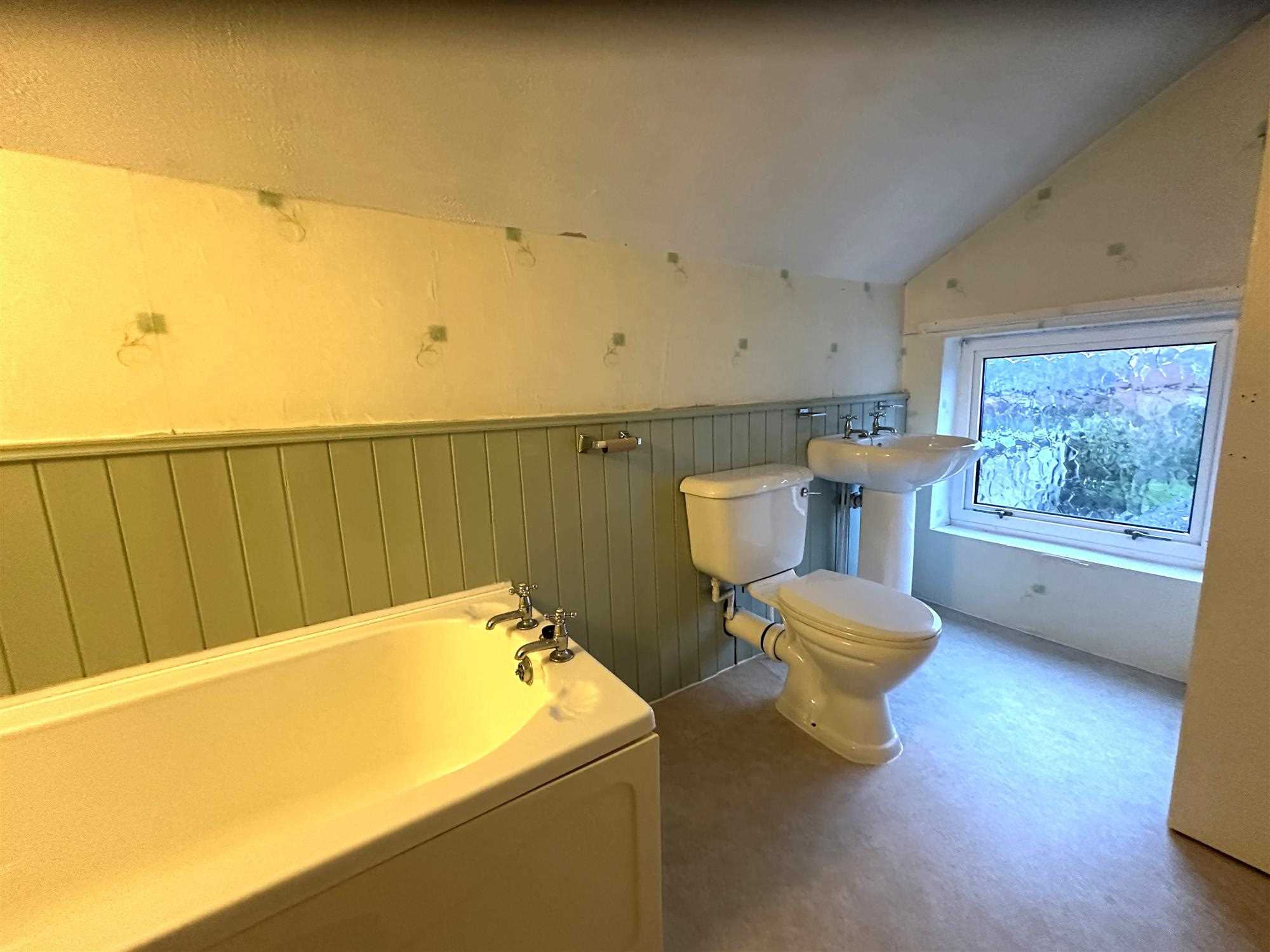 Victoria Road - Picture 10