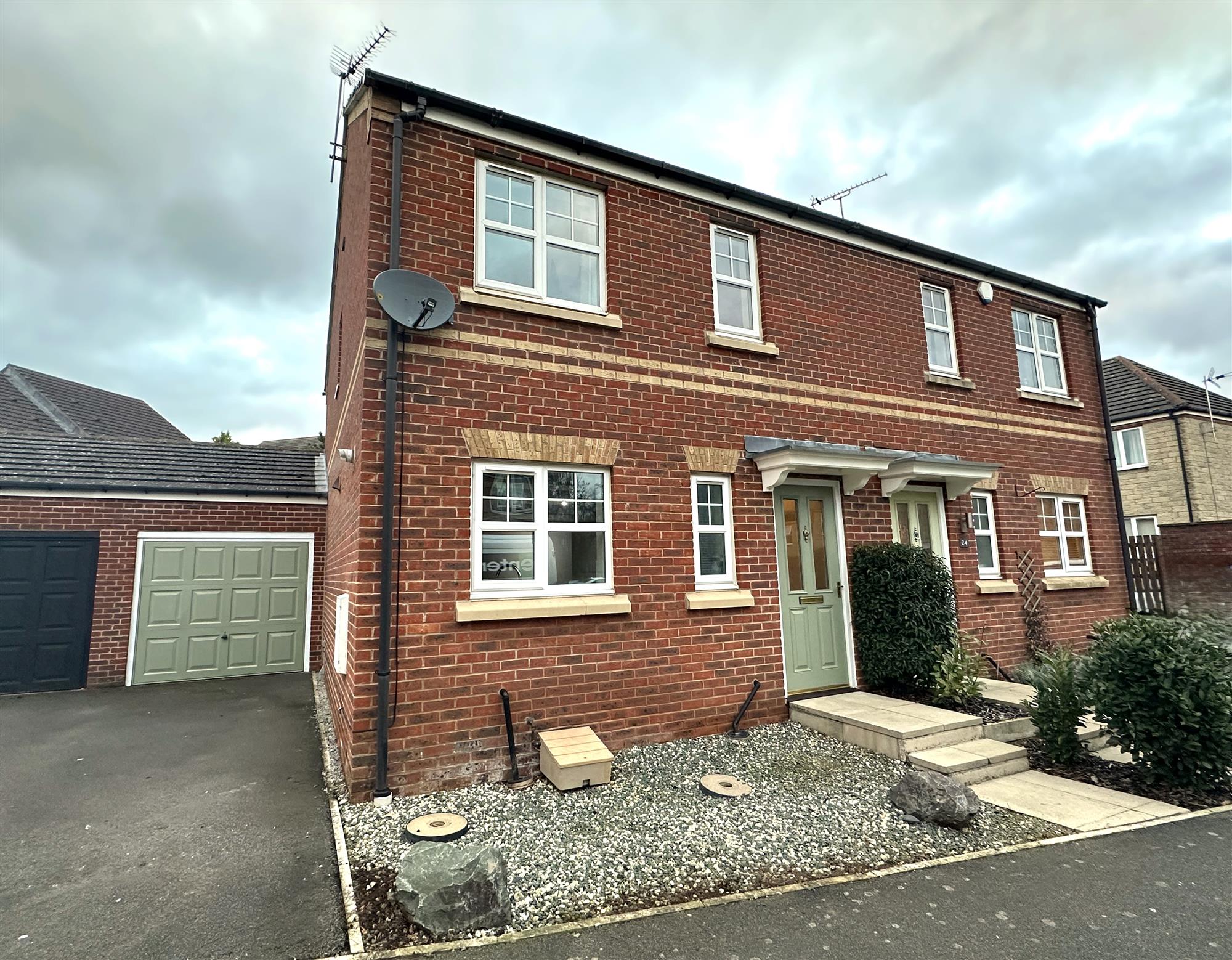 Woodcross Avenue - Picture 1