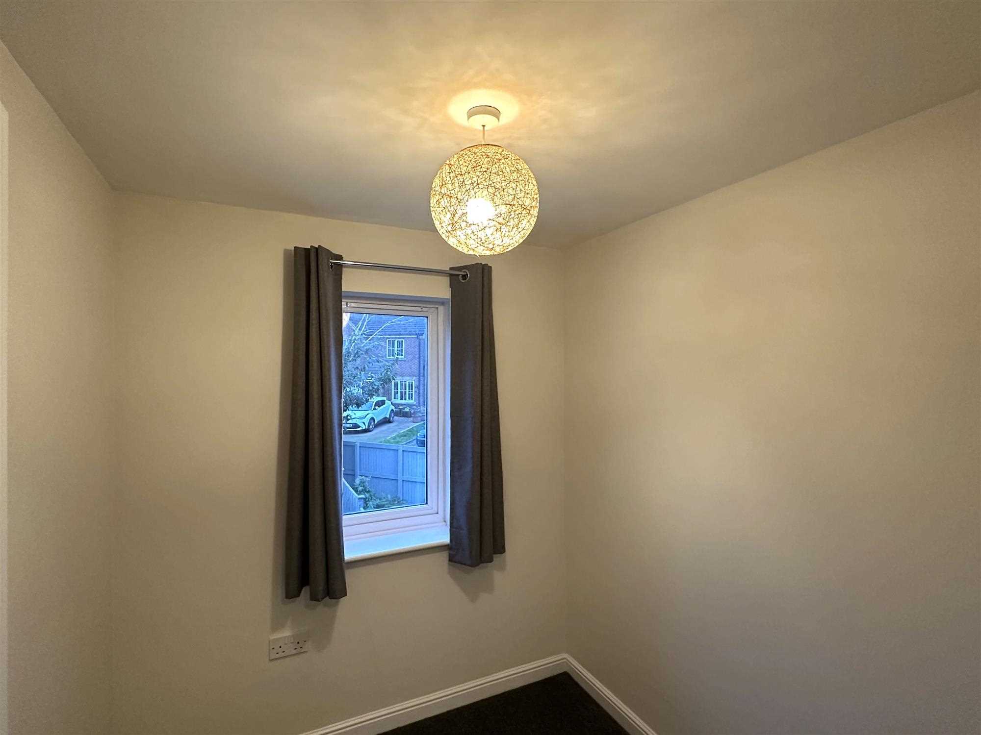 Woodcross Avenue - Picture 12