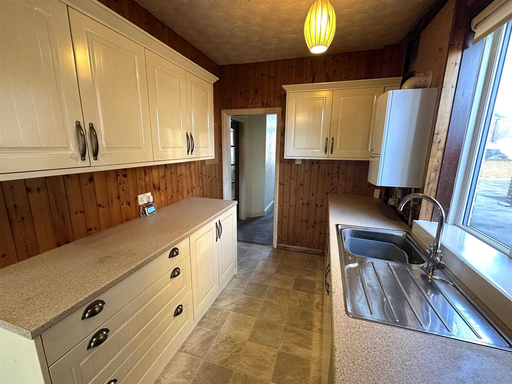 Cemetery Road - Picture 6