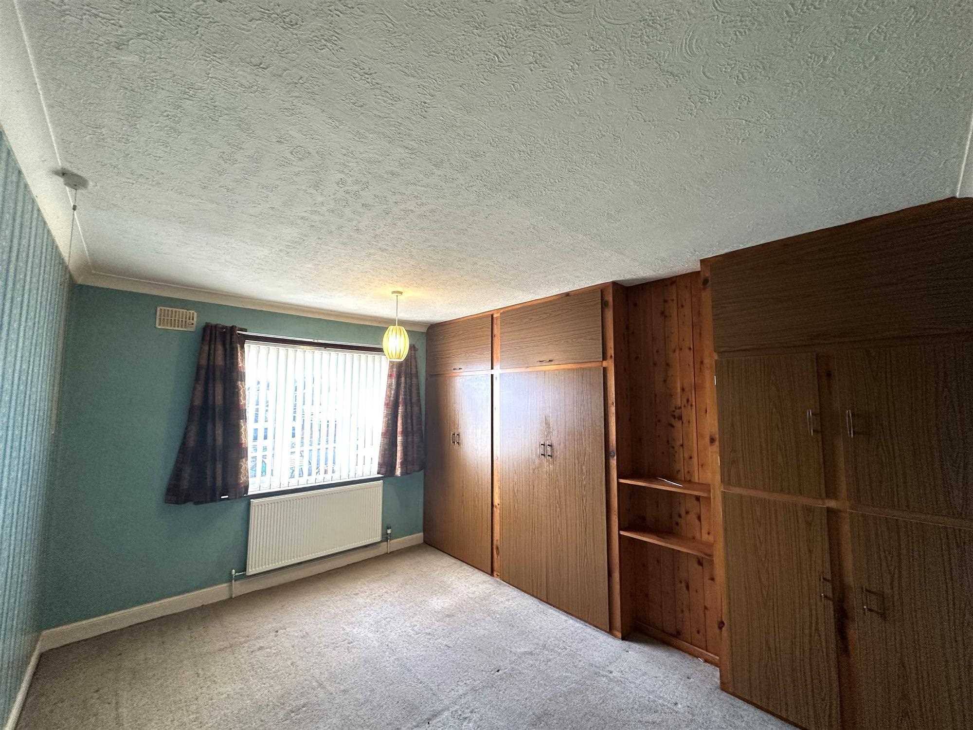 Cemetery Road - Picture 10