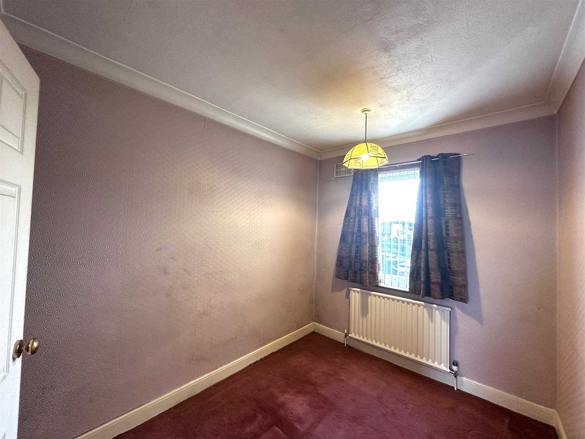 Cemetery Road - Picture 11