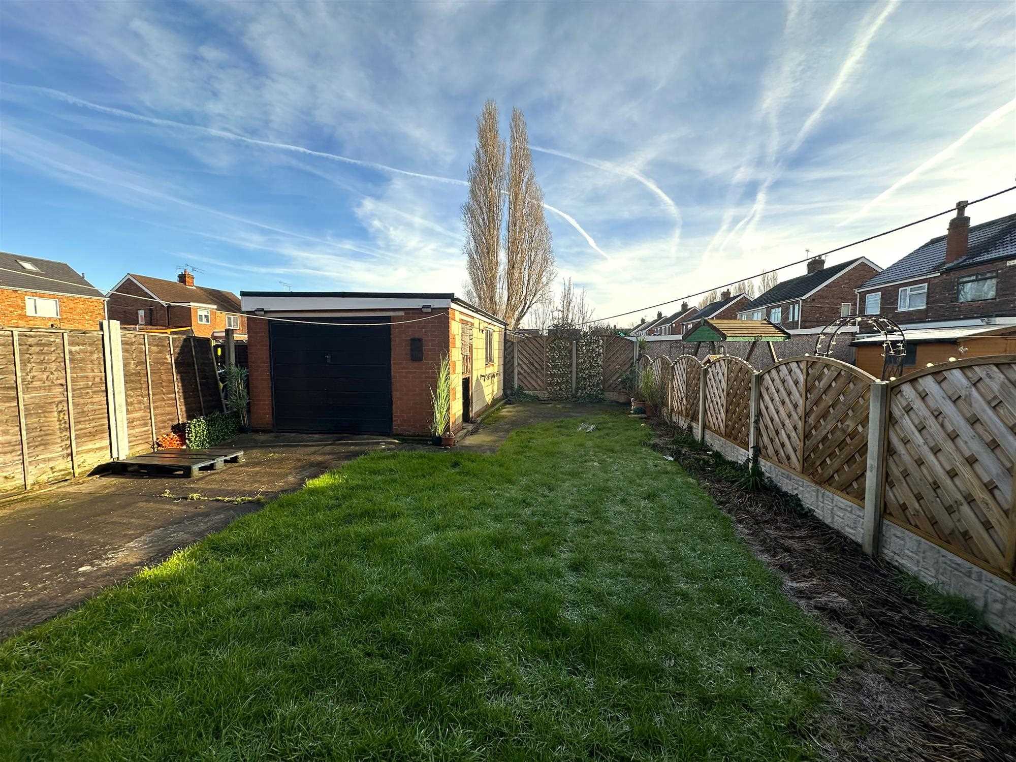 Cemetery Road - Picture 13