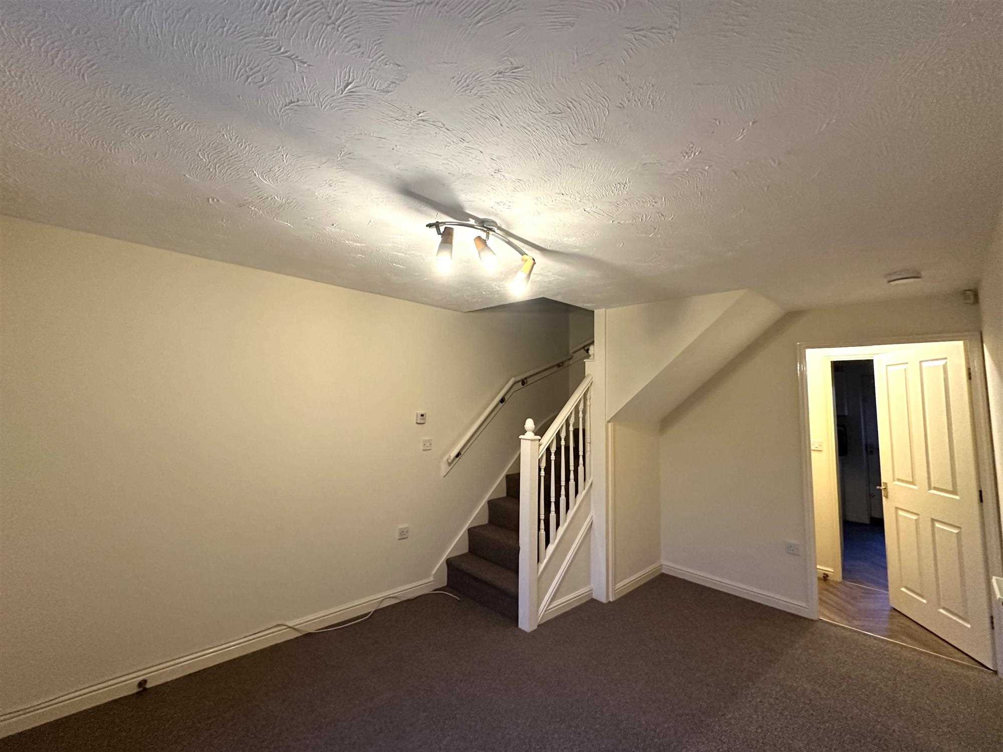 Temple Road - Picture 2