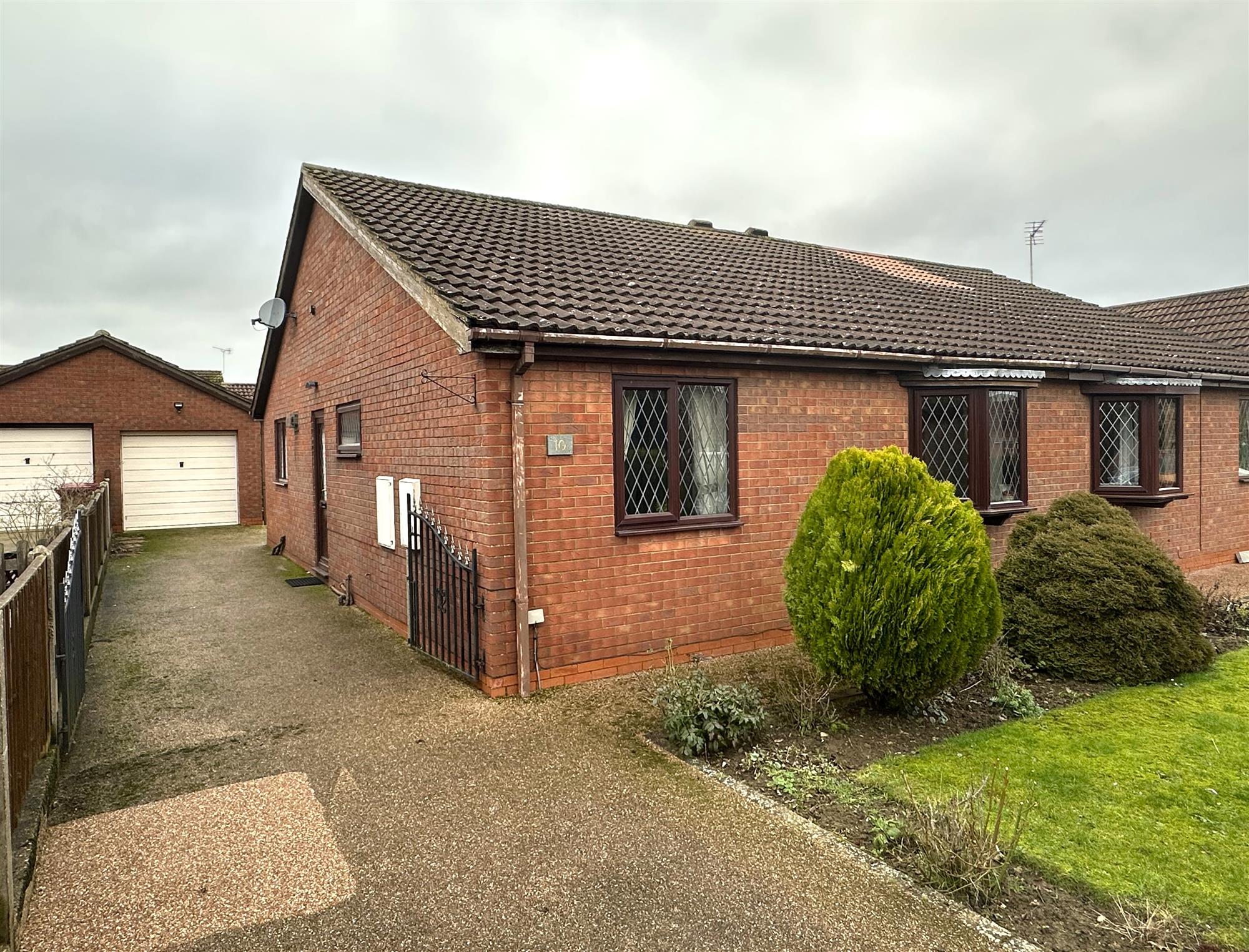 Russell Walk - Picture 1